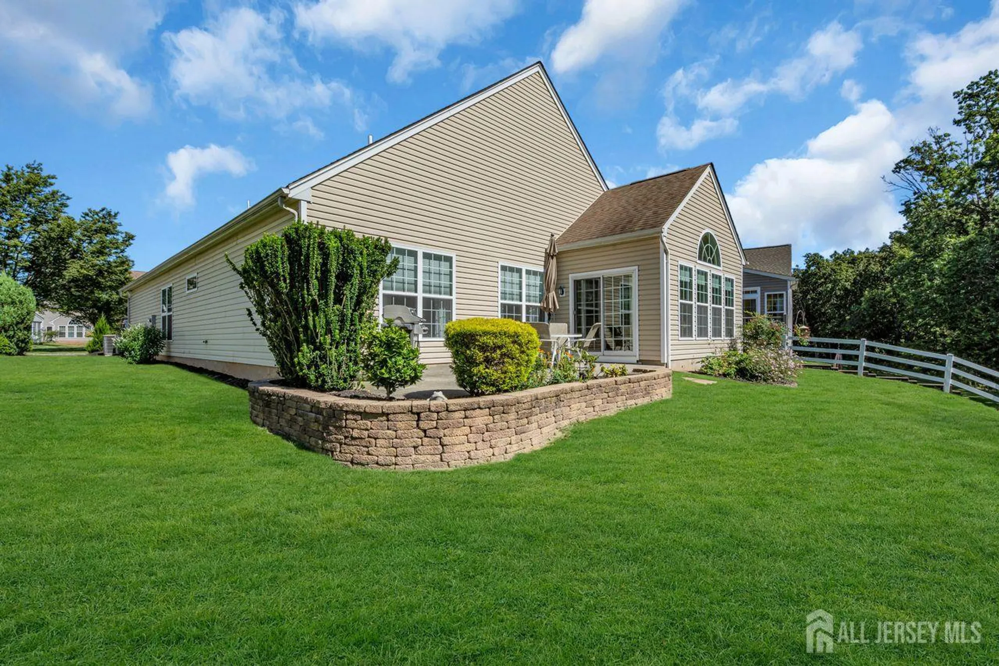 Property Slideshow image 27 of 36 | 448 crossfields ln, Somerset, NJ, 08873
