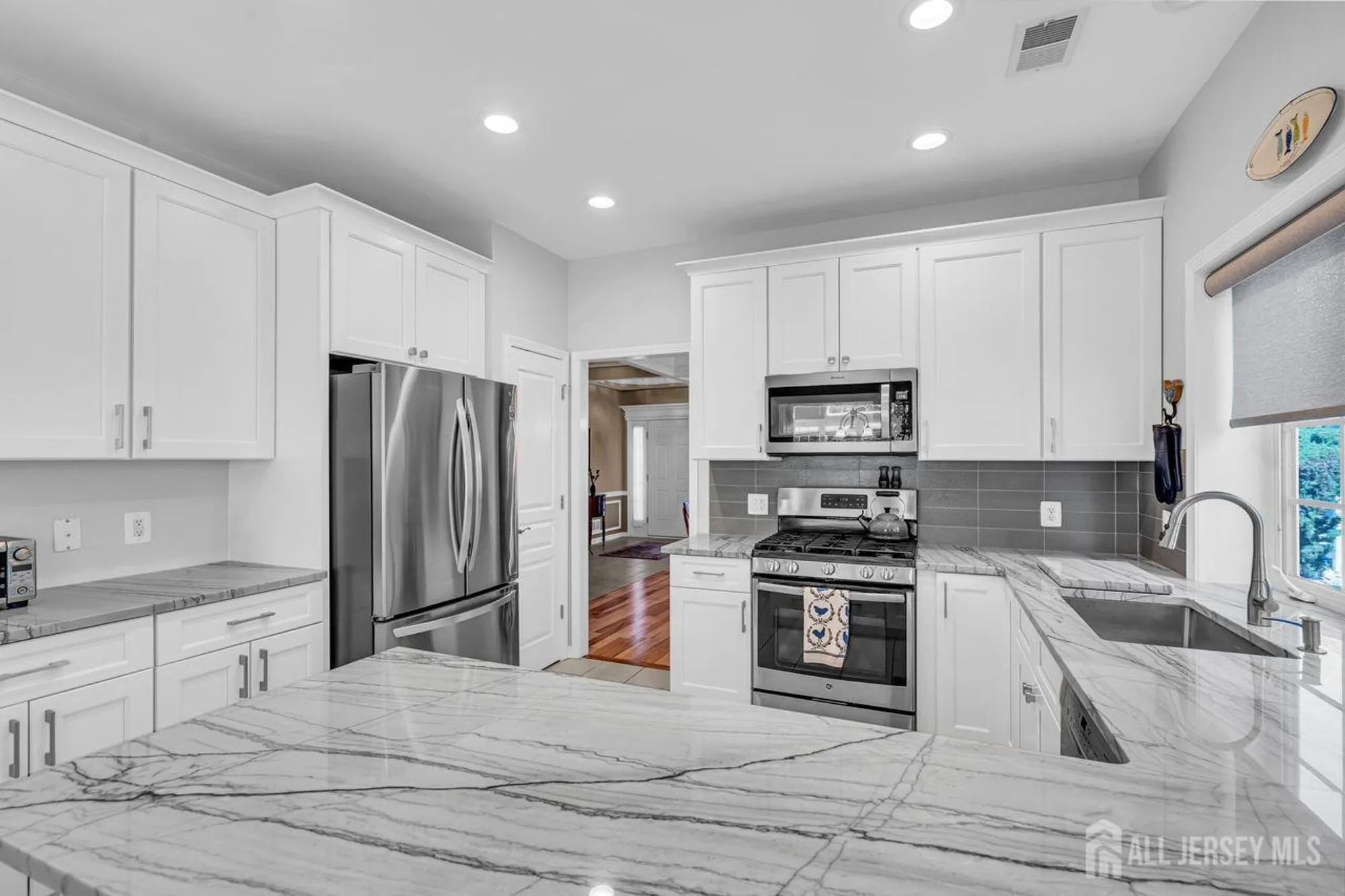 Property Slideshow image 11 of 36 | 448 crossfields ln, Somerset, NJ, 08873