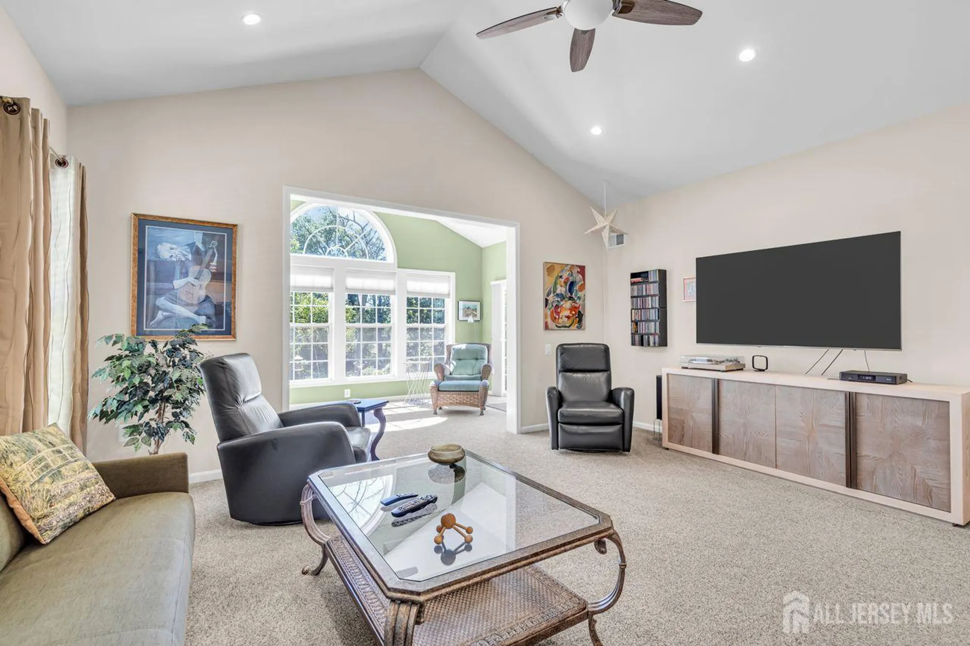 Property Slideshow image 14 of 36 | 448 crossfields ln, Somerset, NJ, 08873