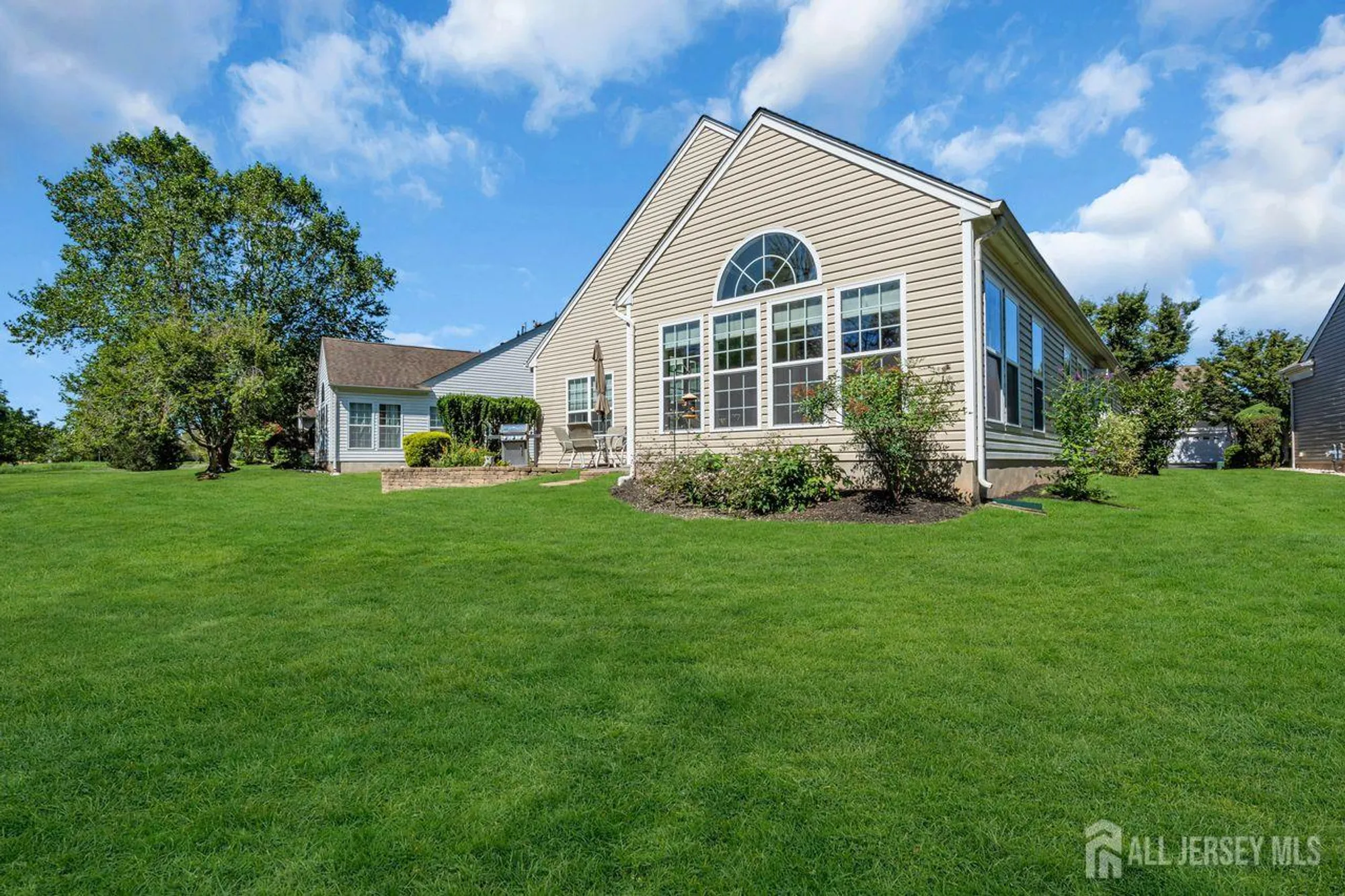 Property Slideshow image 25 of 36 | 448 crossfields ln, Somerset, NJ, 08873