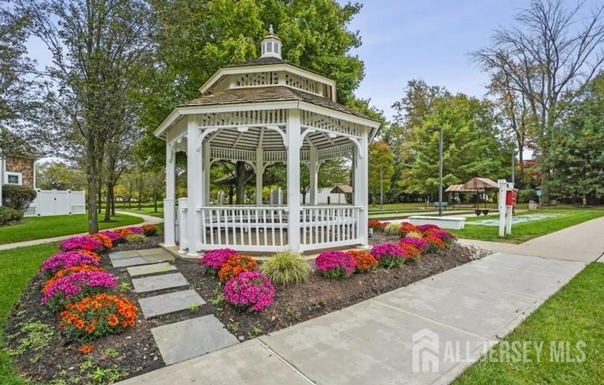 Property Slideshow image 31 of 36 | 448 crossfields ln, Somerset, NJ, 08873