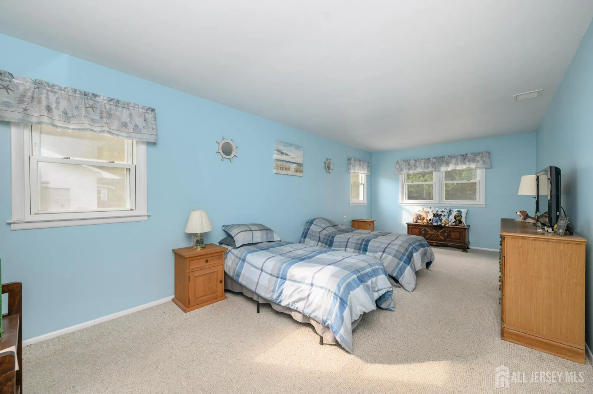 Property Slideshow image 15 of 35 | 11 graham ct, Brick, NJ, 08724