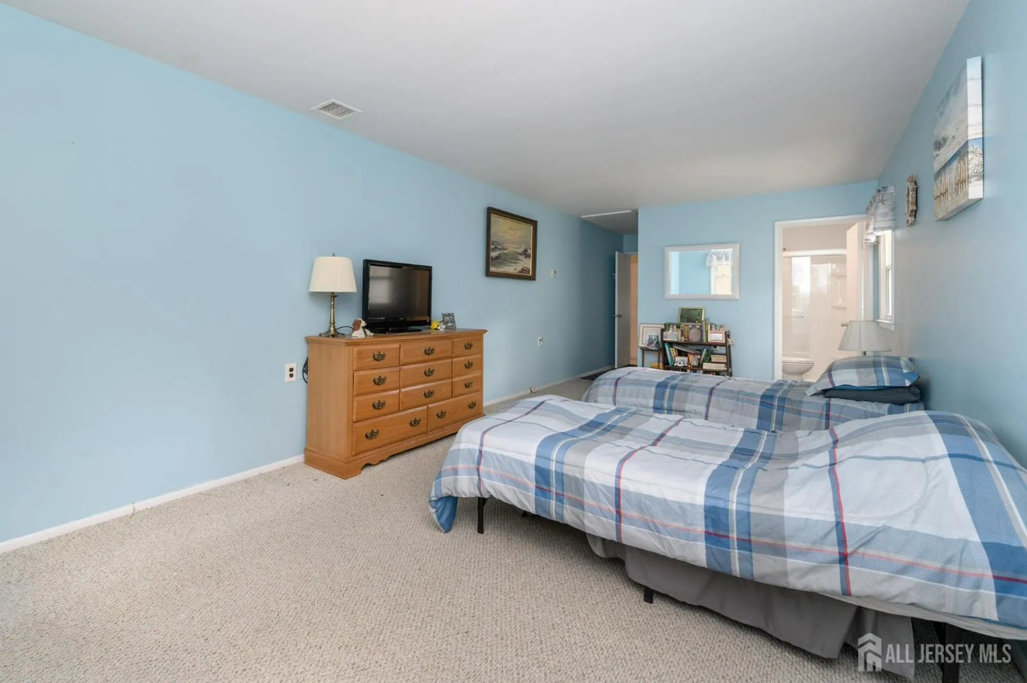 Property Slideshow image 17 of 35 | 11 graham ct, Brick, NJ, 08724