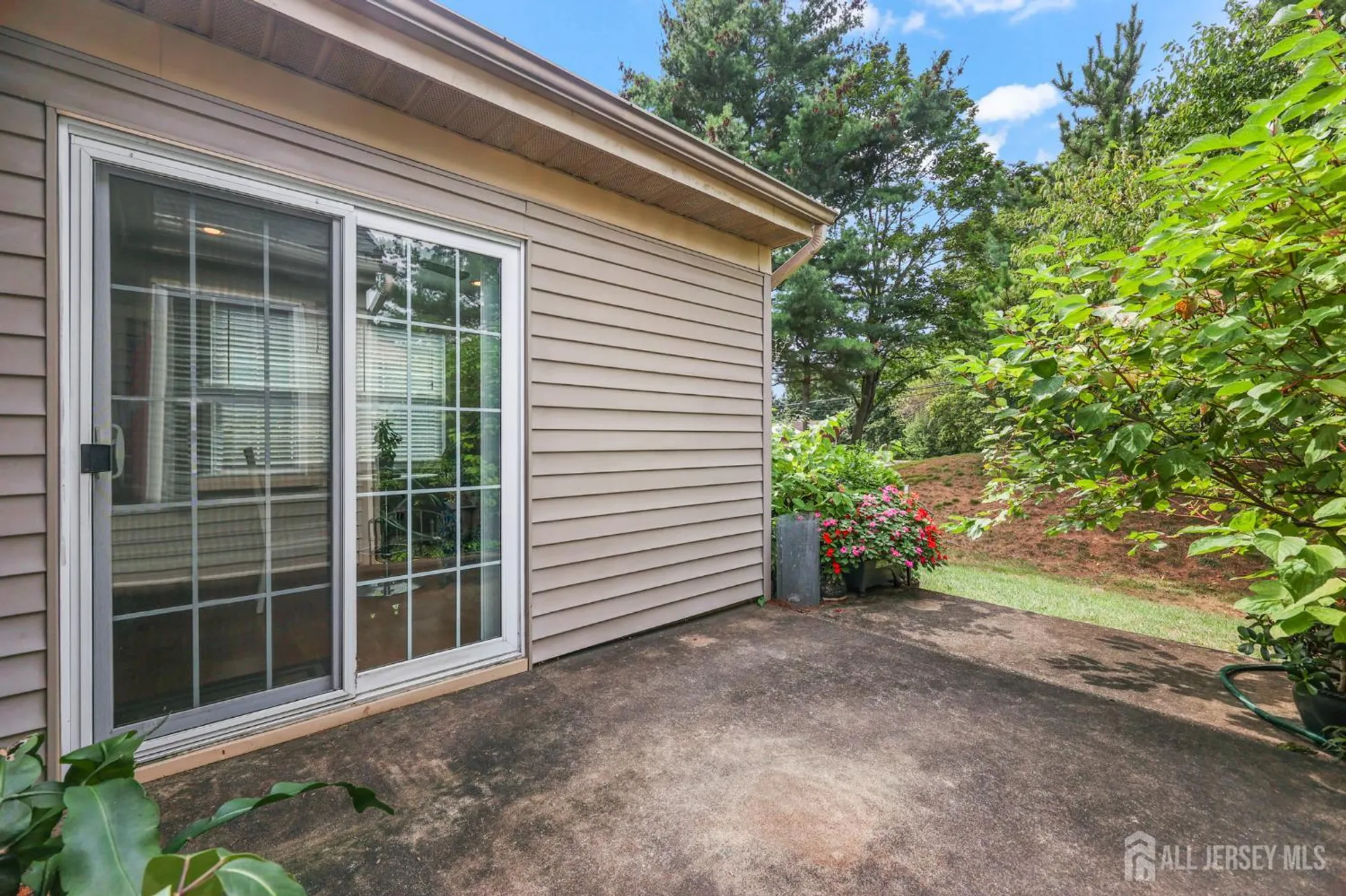 Property Slideshow image 6 of 27 | 27 martin van buren dr, Monroe, NJ, 08831