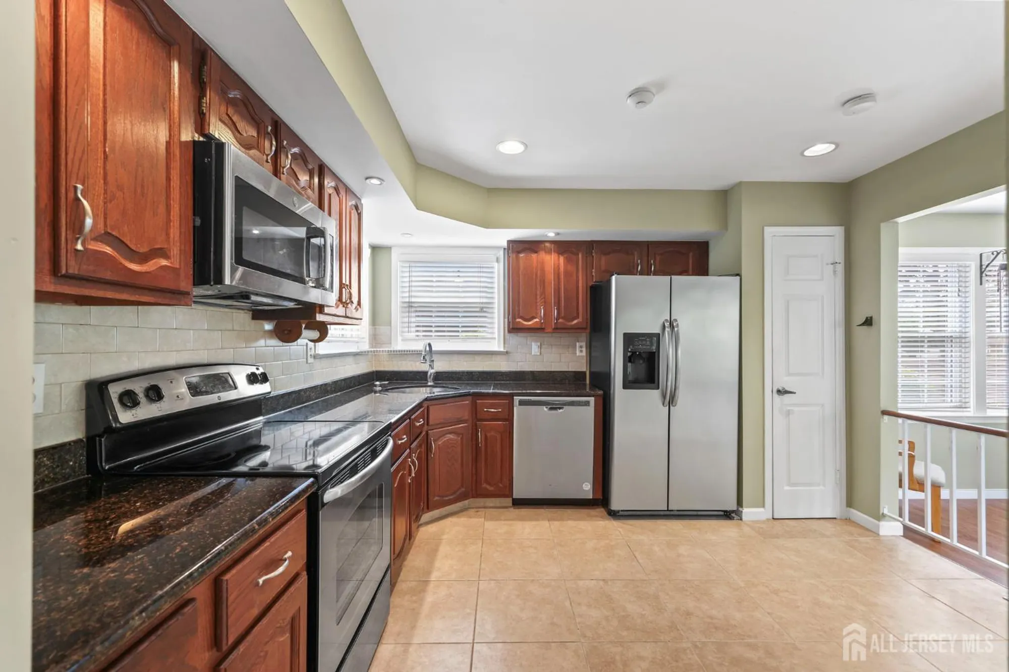 Property Slideshow image 15 of 27 | 27 martin van buren dr, Monroe, NJ, 08831