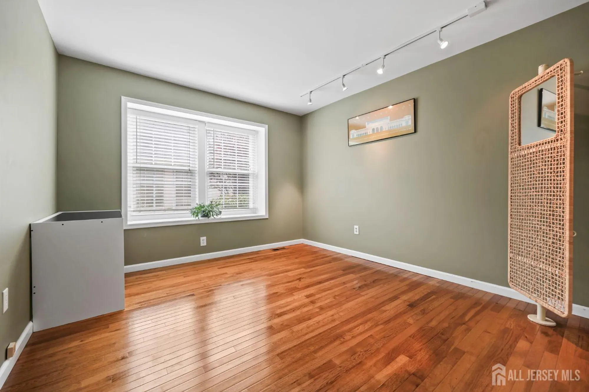 Property Slideshow image 21 of 27 | 27 martin van buren dr, Monroe, NJ, 08831