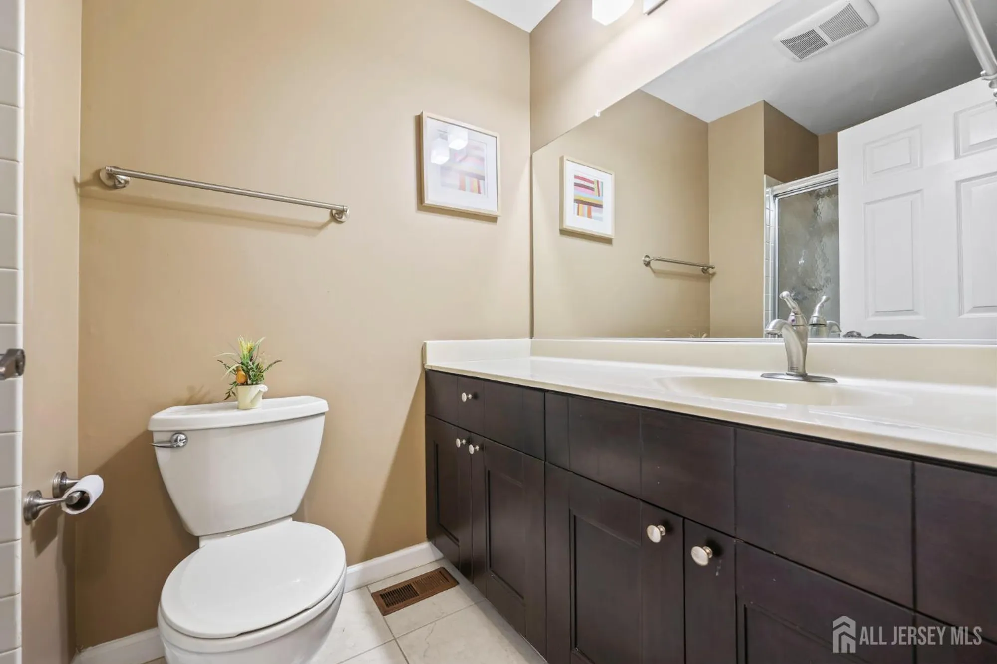 Property Slideshow image 20 of 27 | 27 martin van buren dr, Monroe, NJ, 08831