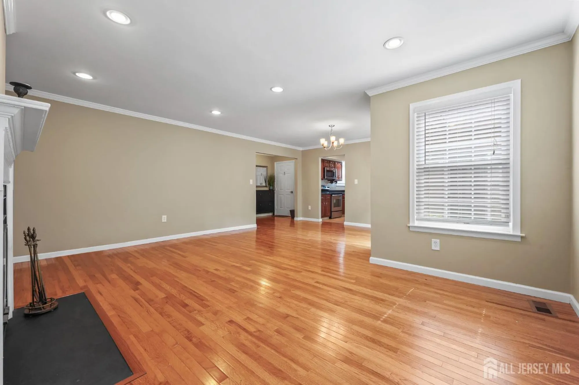 Property Slideshow image 13 of 27 | 27 martin van buren dr, Monroe, NJ, 08831