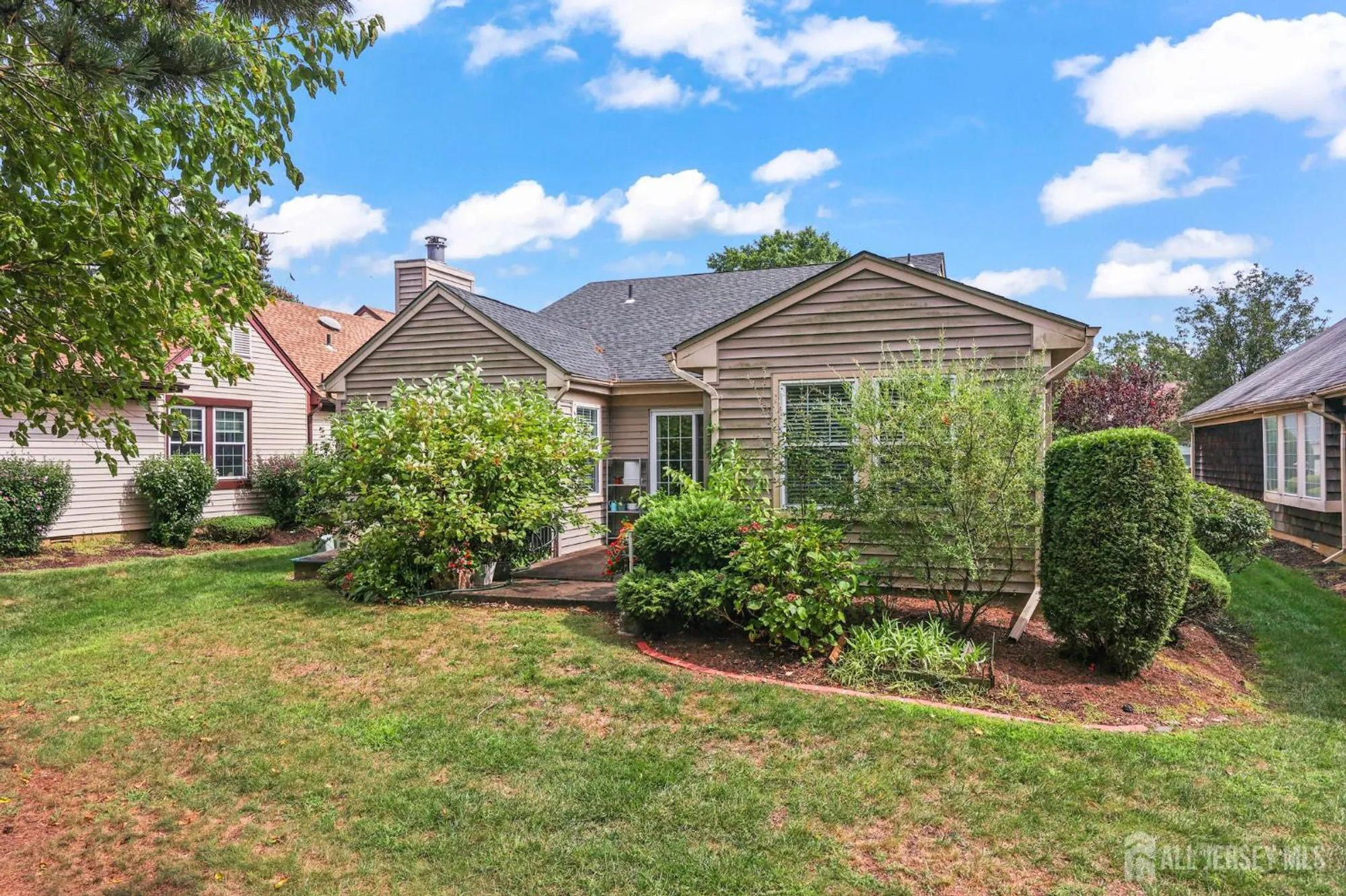 Property Slideshow image 5 of 27 | 27 martin van buren dr, Monroe, NJ, 08831