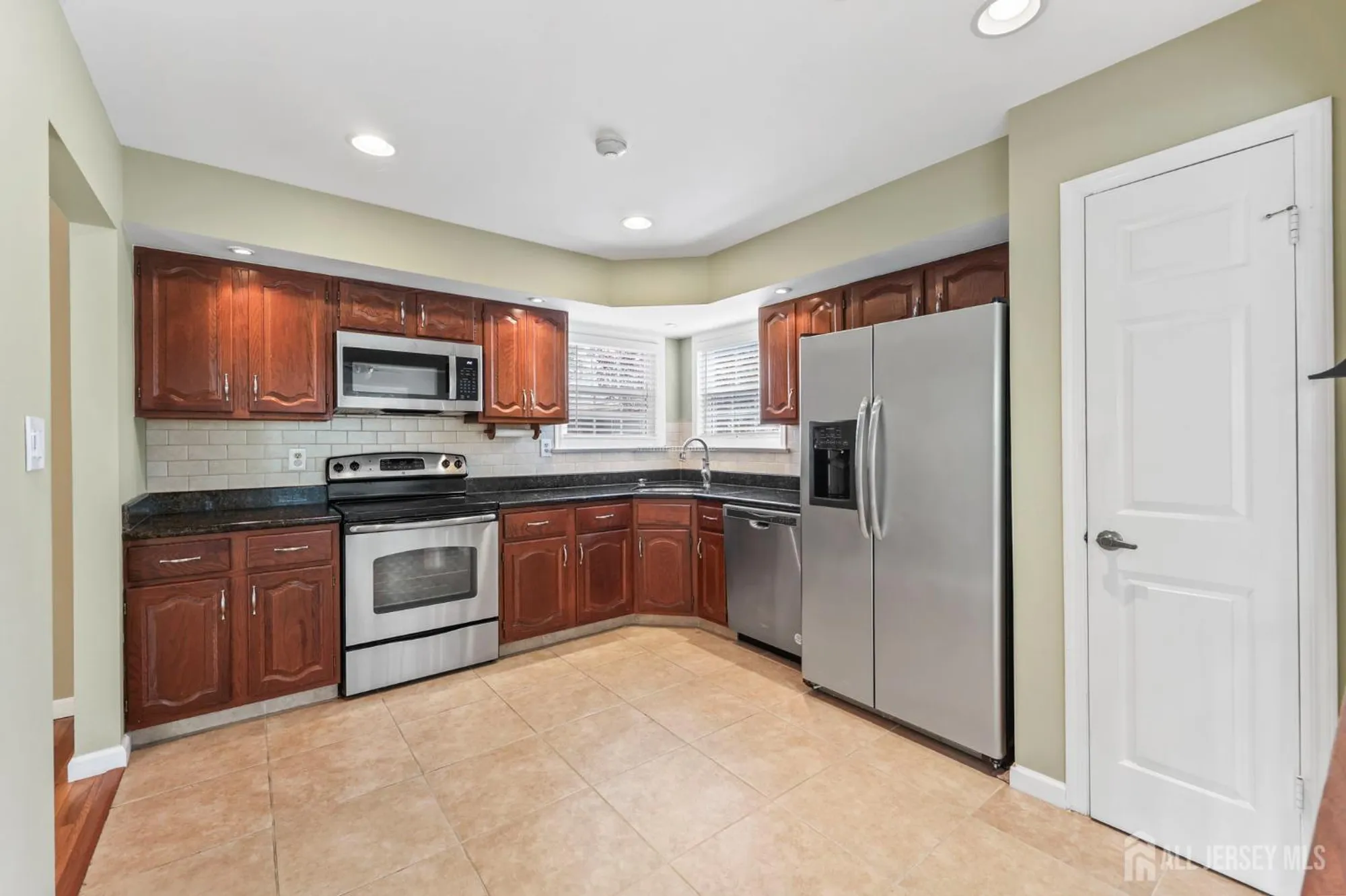 Property Slideshow image 16 of 27 | 27 martin van buren dr, Monroe, NJ, 08831