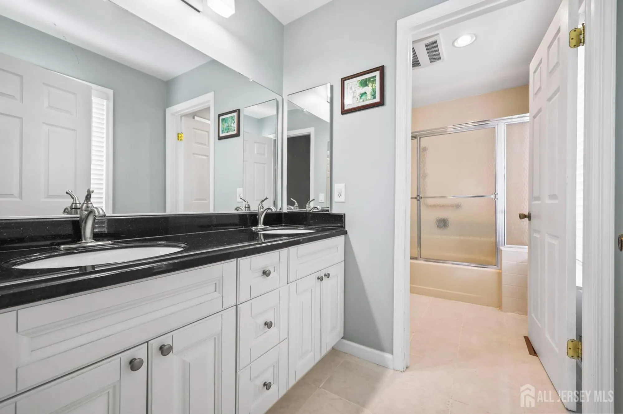 Property Slideshow image 24 of 27 | 27 martin van buren dr, Monroe, NJ, 08831