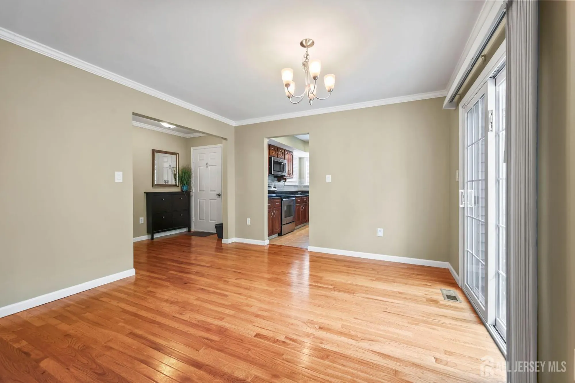 Property Slideshow image 10 of 27 | 27 martin van buren dr, Monroe, NJ, 08831