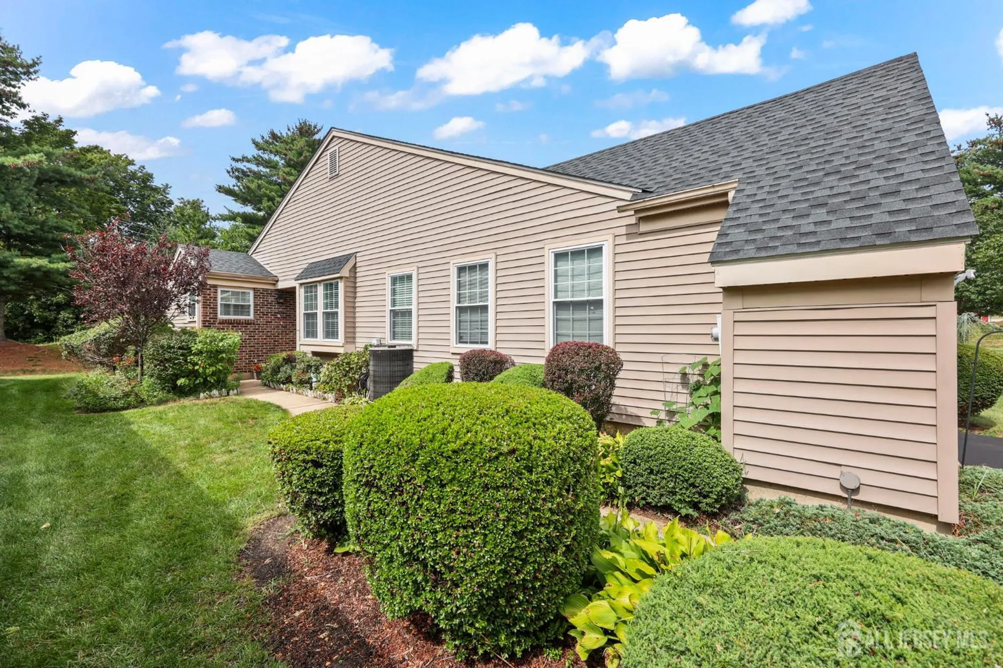 Property Slideshow image 3 of 27 | 27 martin van buren dr, Monroe, NJ, 08831