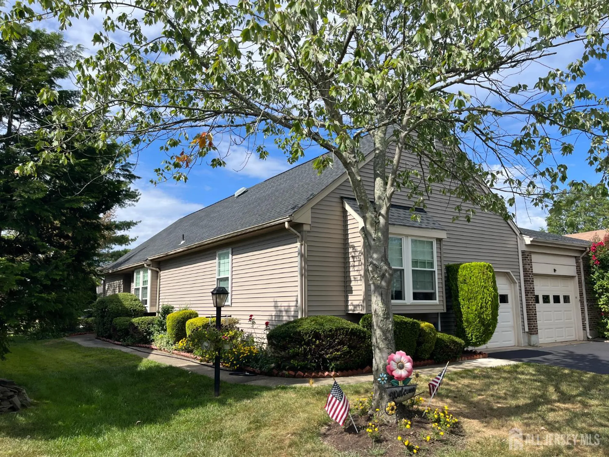 Property Slideshow image 2 of 27 | 8b john paul jones dr, Monroe, NJ, 08831