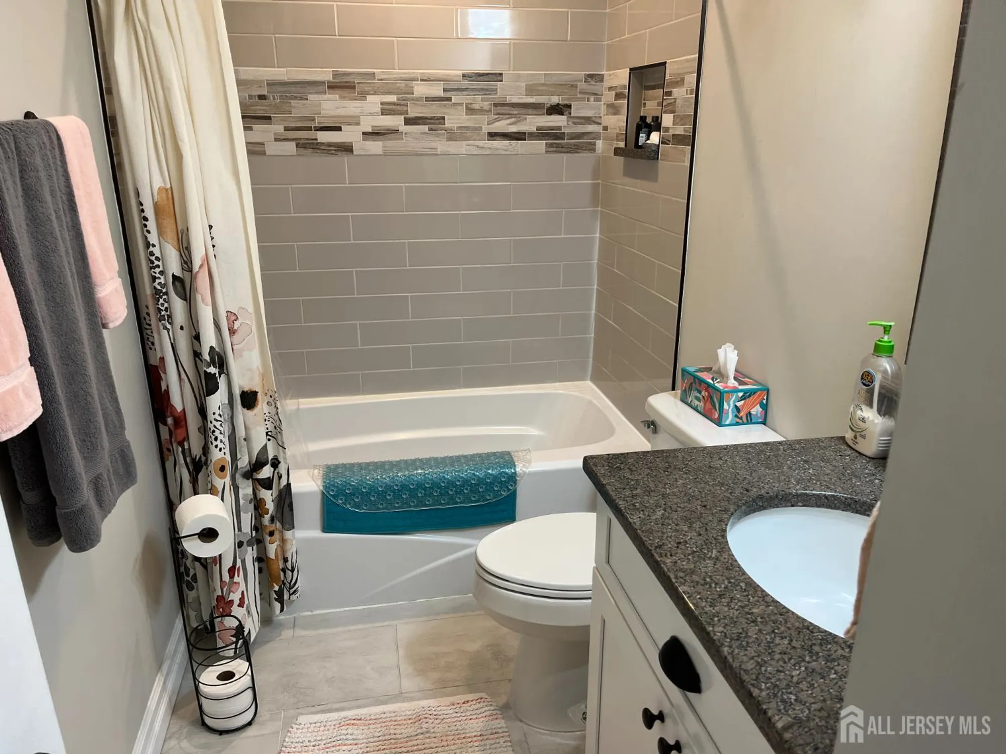 Property Slideshow image 11 of 27 | 8b john paul jones dr, Monroe, NJ, 08831