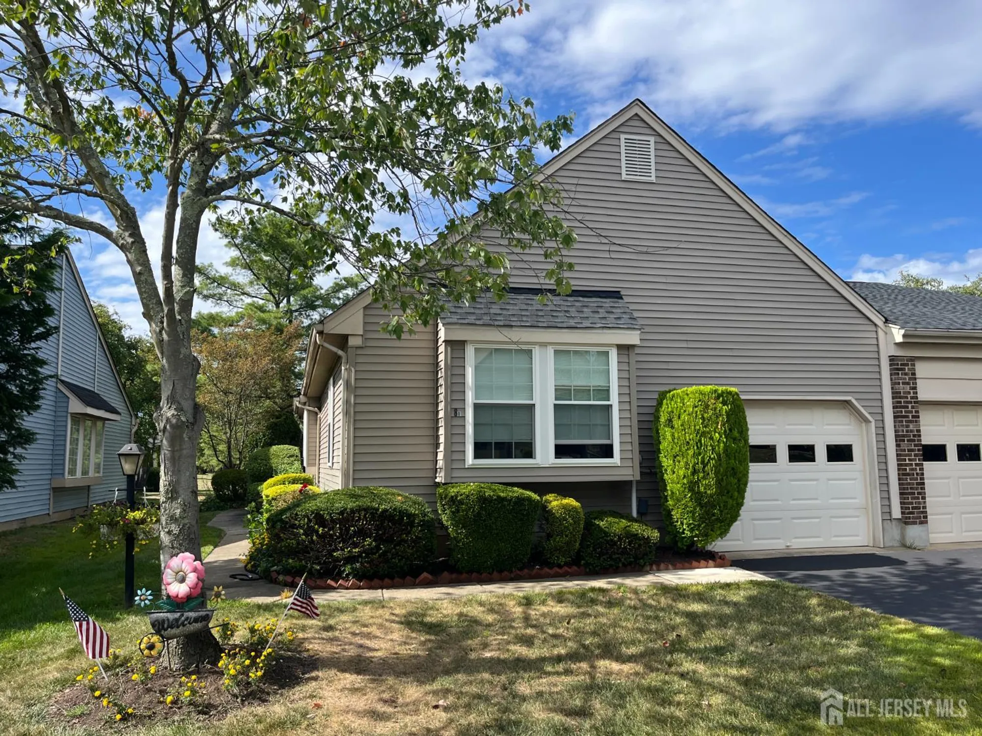 Property Slideshow image 1 of 27 | 8b john paul jones dr, Monroe, NJ, 08831