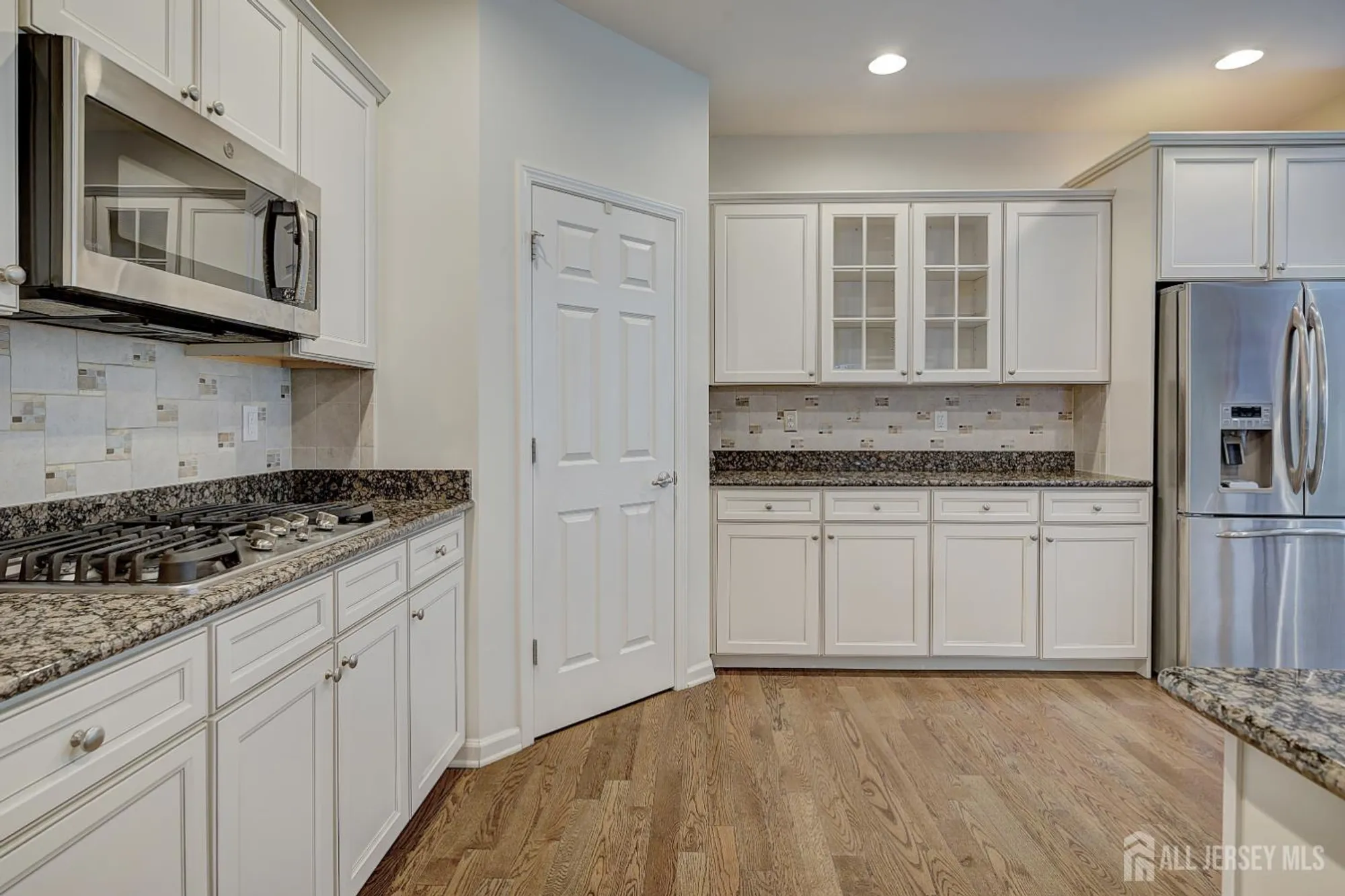 Property Slideshow image 9 of 22 | 39 schindler ct, Somerset, NJ, 08873