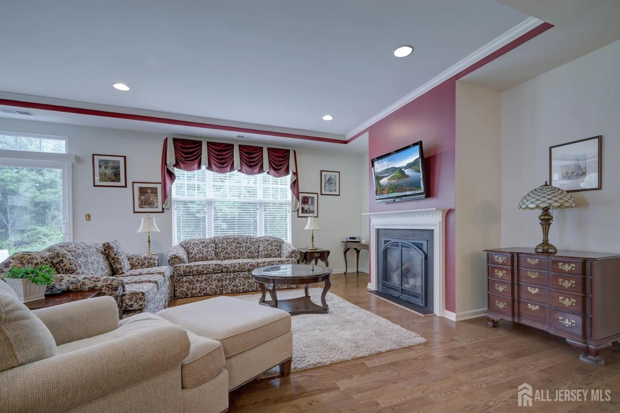 Property Slideshow image 4 of 22 | 39 schindler ct, Somerset, NJ, 08873