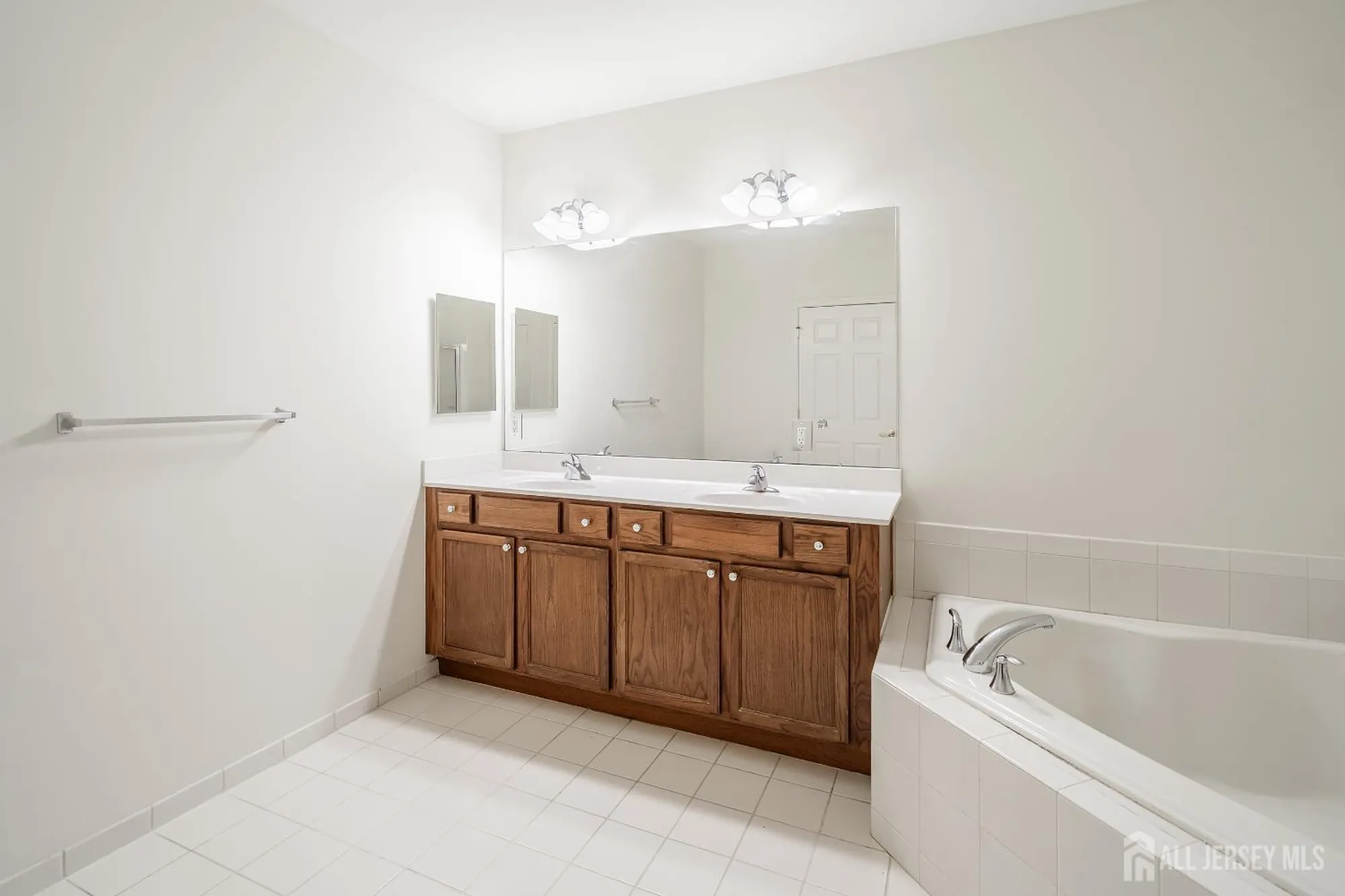 Property Slideshow image 20 of 39 | 1204 cedar village blvd # 204, East Brunswick, NJ, 08816