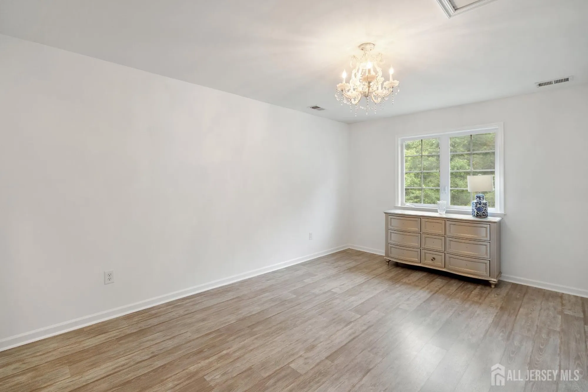 Property Slideshow image 27 of 45 | 5201 schindler dr, South Brunswick, NJ, 08852