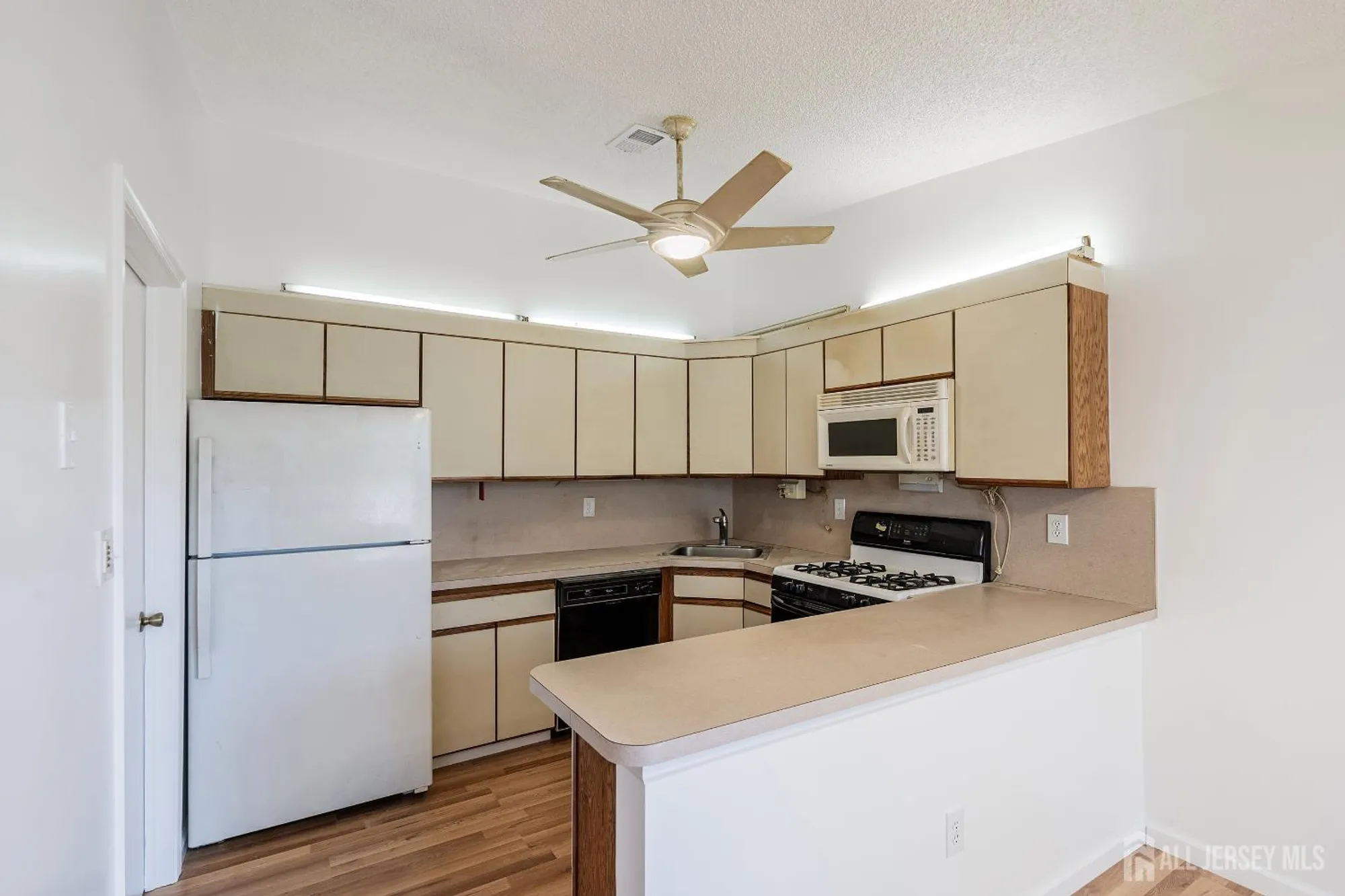 Property Slideshow image 10 of 26 | 89 griggs pl, East Brunswick, NJ, 08816