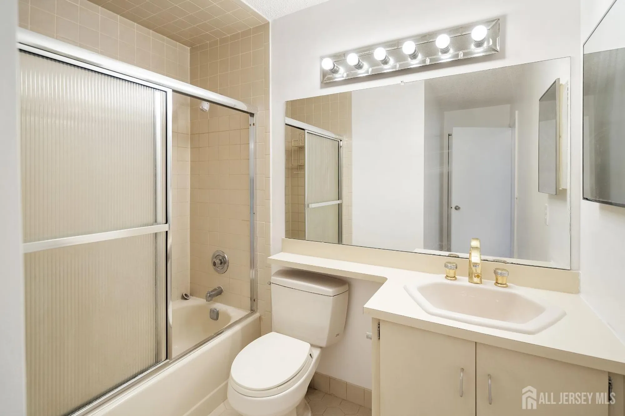 Property Slideshow image 15 of 26 | 89 griggs pl, East Brunswick, NJ, 08816