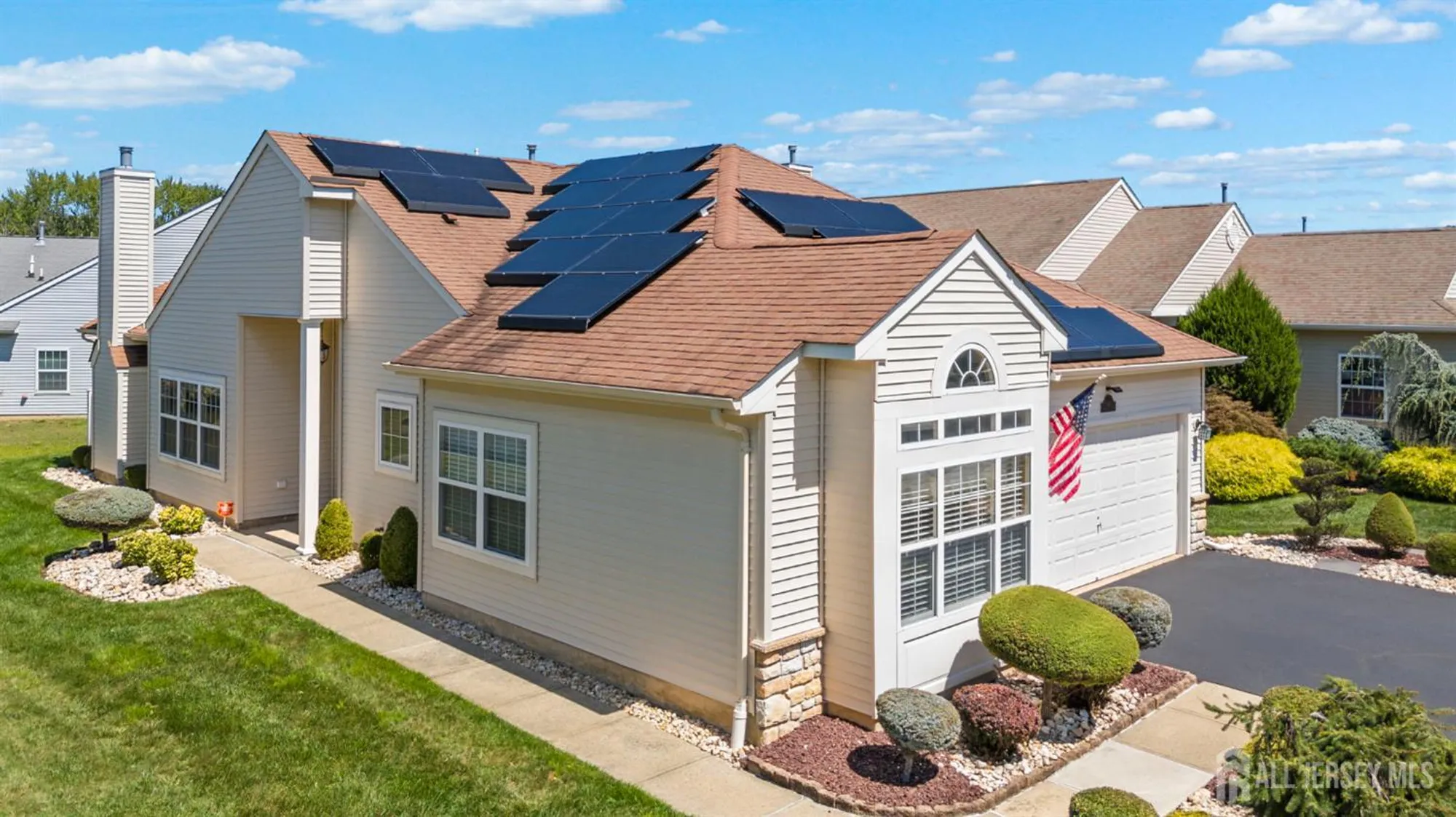 Property Slideshow image 4 of 47 | 66 vineyard ct, Monroe, NJ, 08831