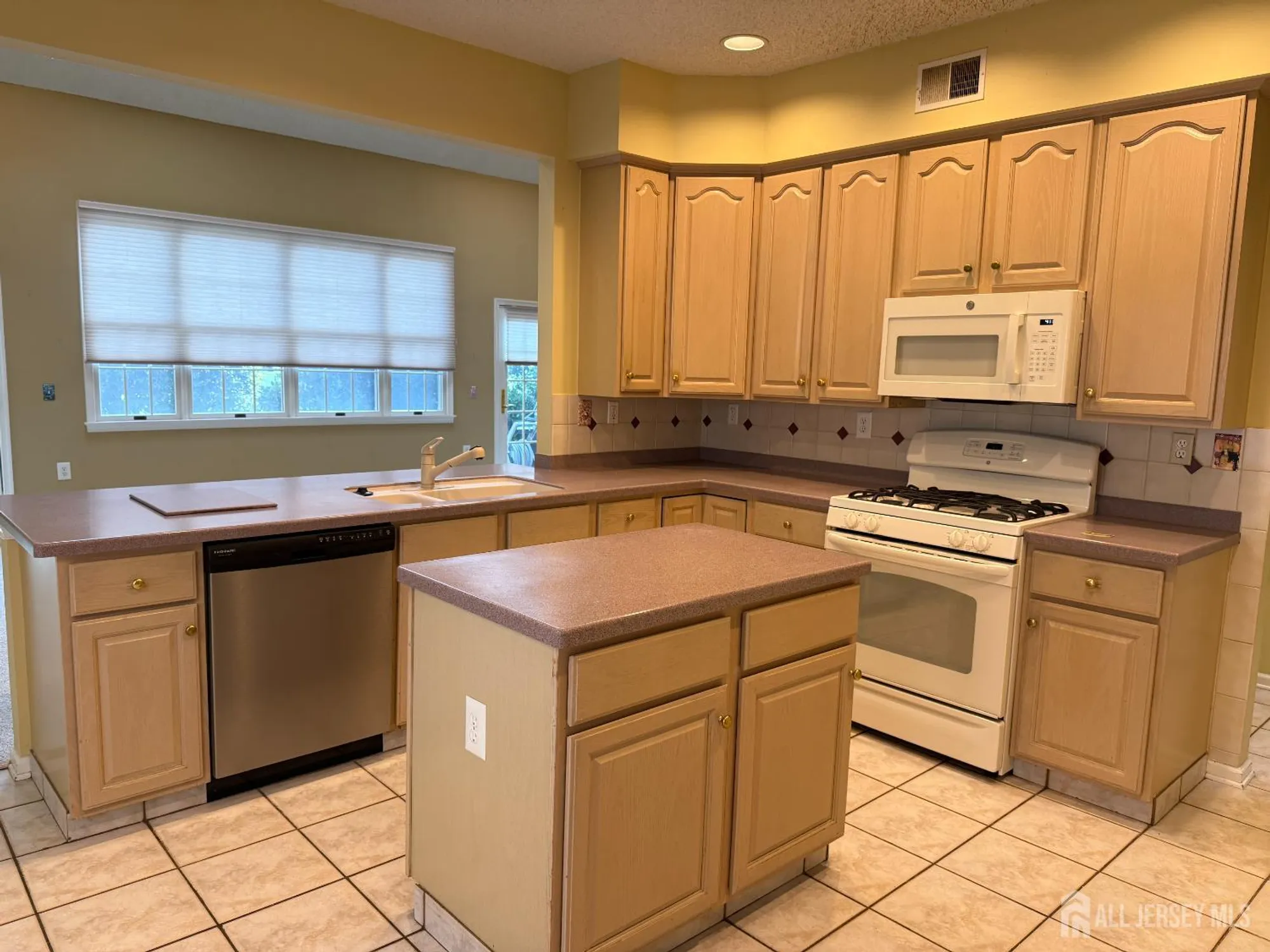 Property Slideshow image 13 of 60 | 1 westboro ln, Monroe, NJ, 08831