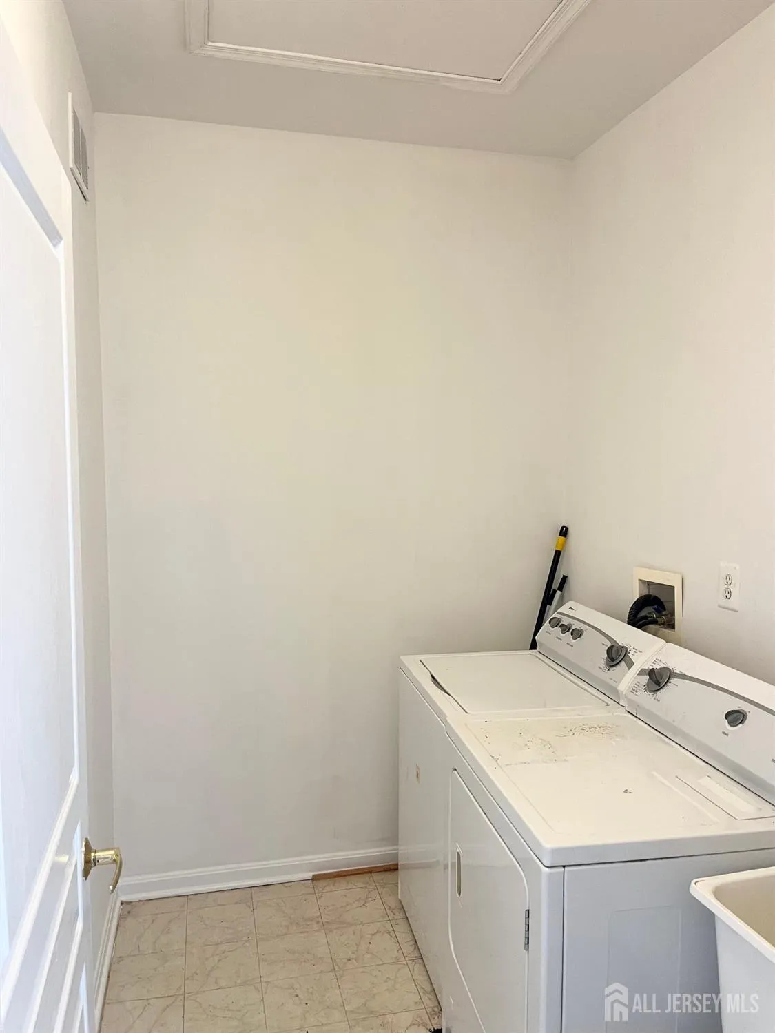 Property Slideshow image 15 of 18 | 409 harrier dr, Monroe, NJ, 08831