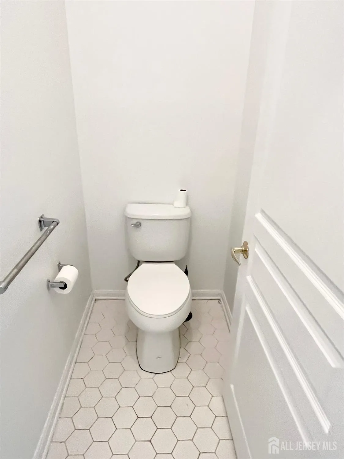 Property Slideshow image 12 of 18 | 409 harrier dr, Monroe, NJ, 08831