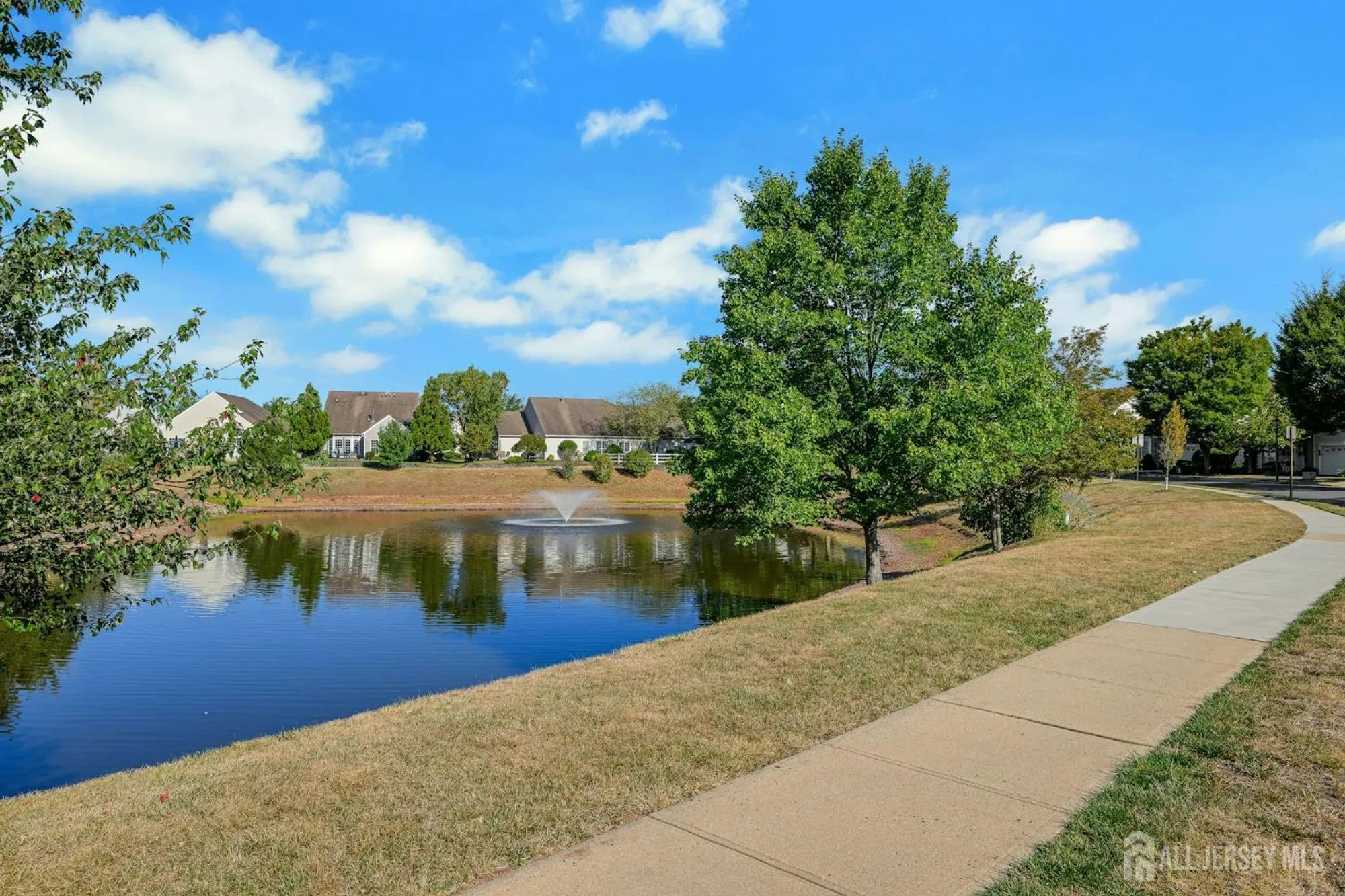 Property Slideshow image 4 of 39 | 476 crossfields ln, Somerset, NJ, 08873