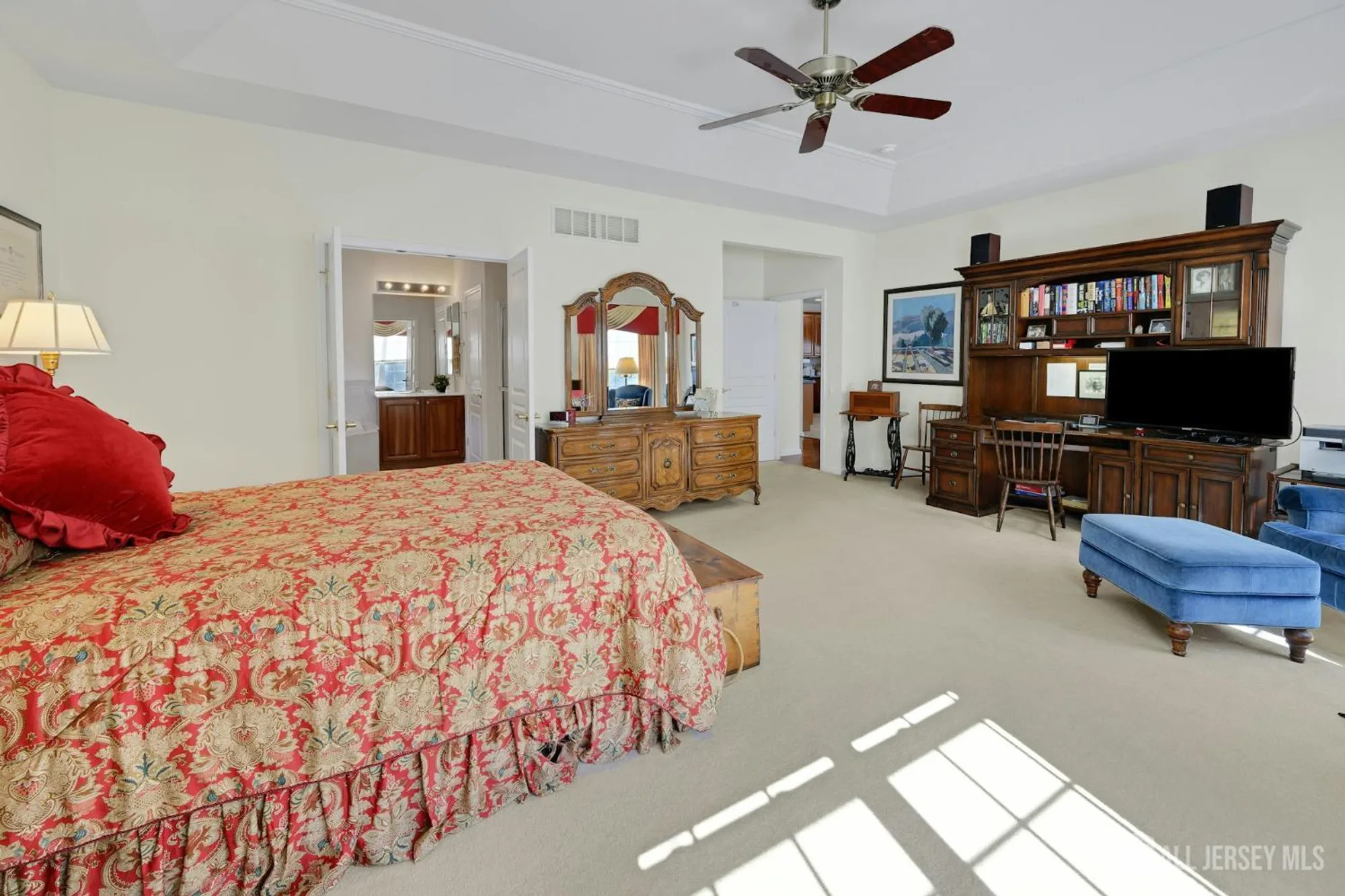 Property Slideshow image 20 of 39 | 476 crossfields ln, Somerset, NJ, 08873