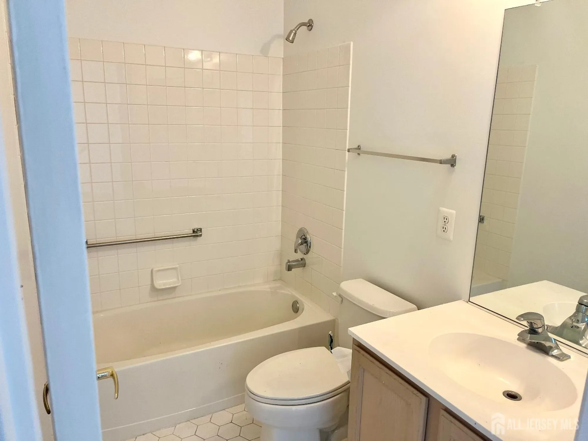 Property Slideshow image 14 of 18 | 409 harrier dr, Monroe, NJ, 08831