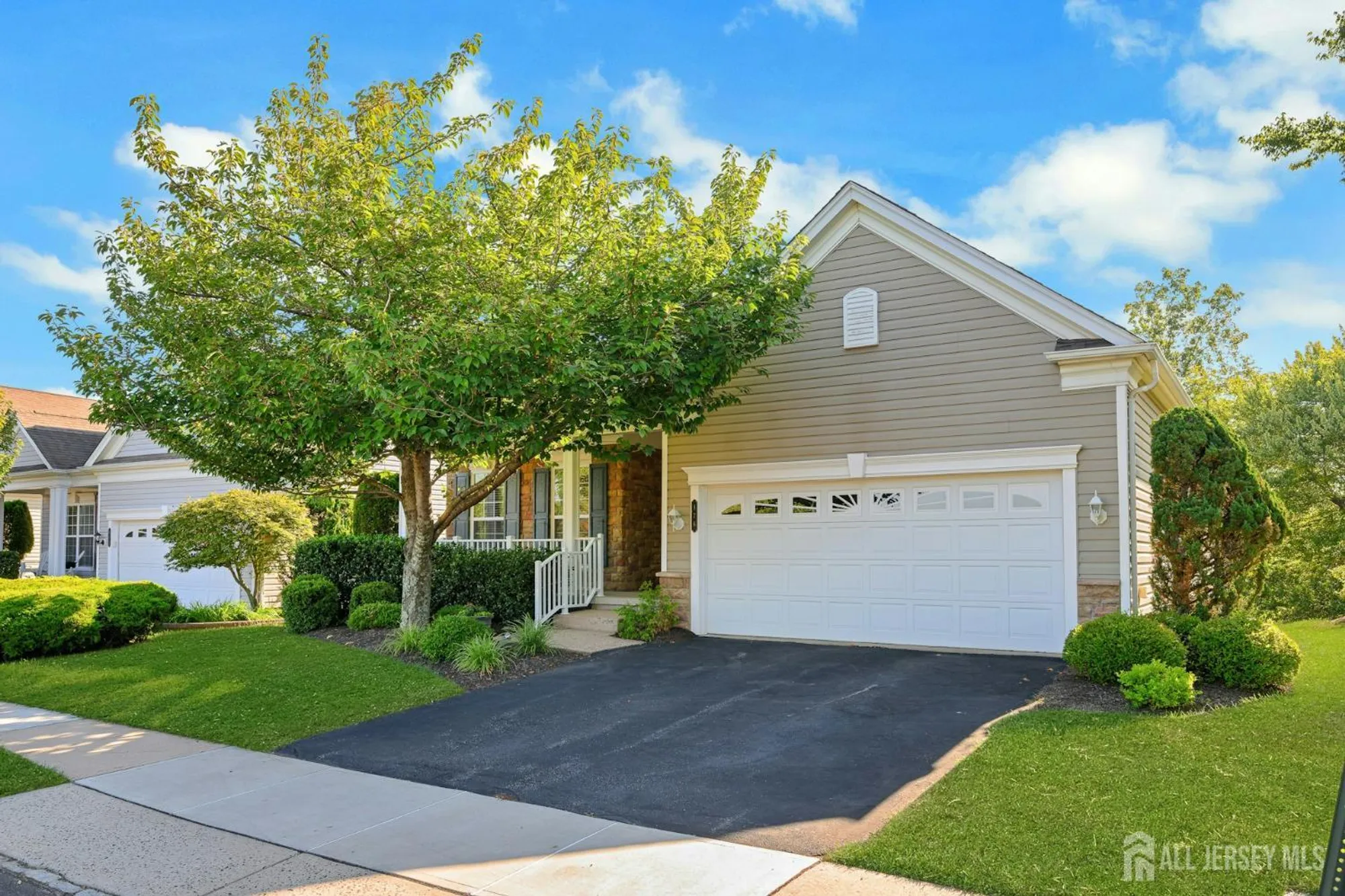 Property Slideshow image 3 of 39 | 476 crossfields ln, Somerset, NJ, 08873