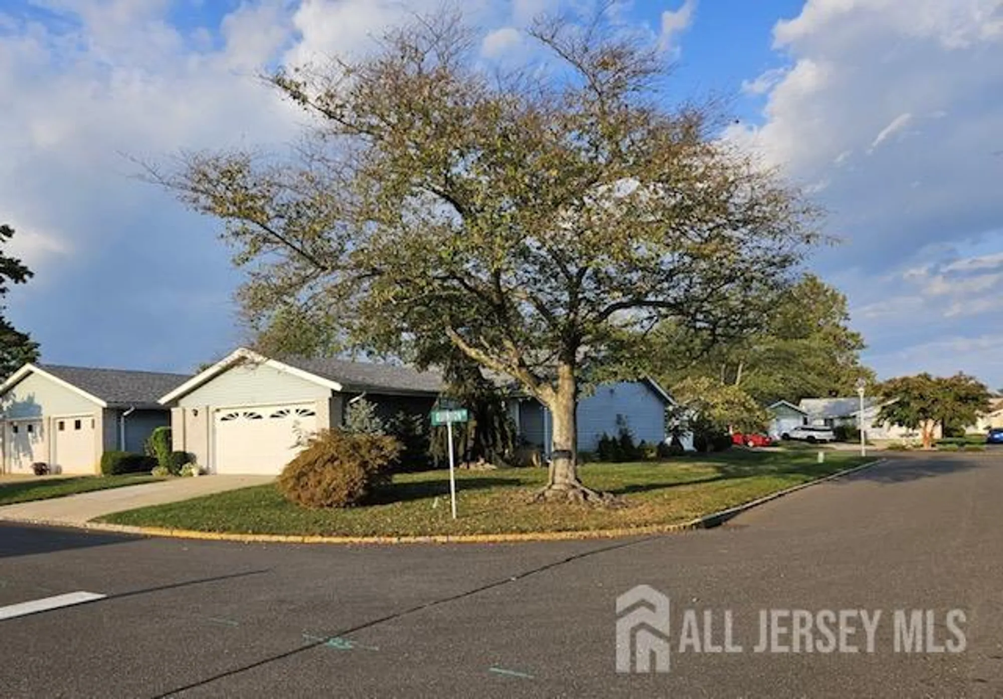 Property Slideshow image 4 of 28 | 340 quinton dr b, Monroe, NJ, 08831