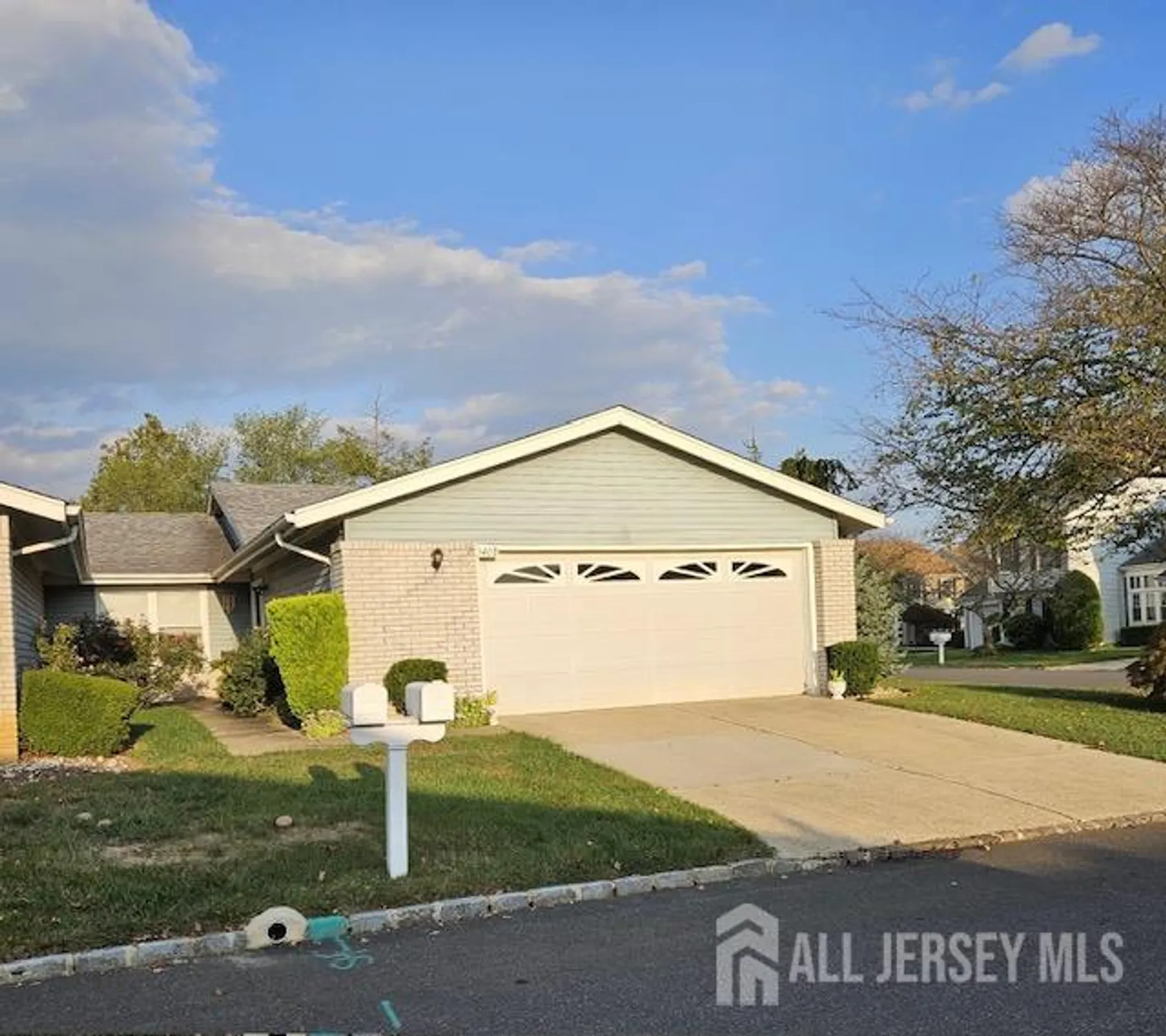 Property Slideshow image 3 of 28 | 340 quinton dr b, Monroe, NJ, 08831