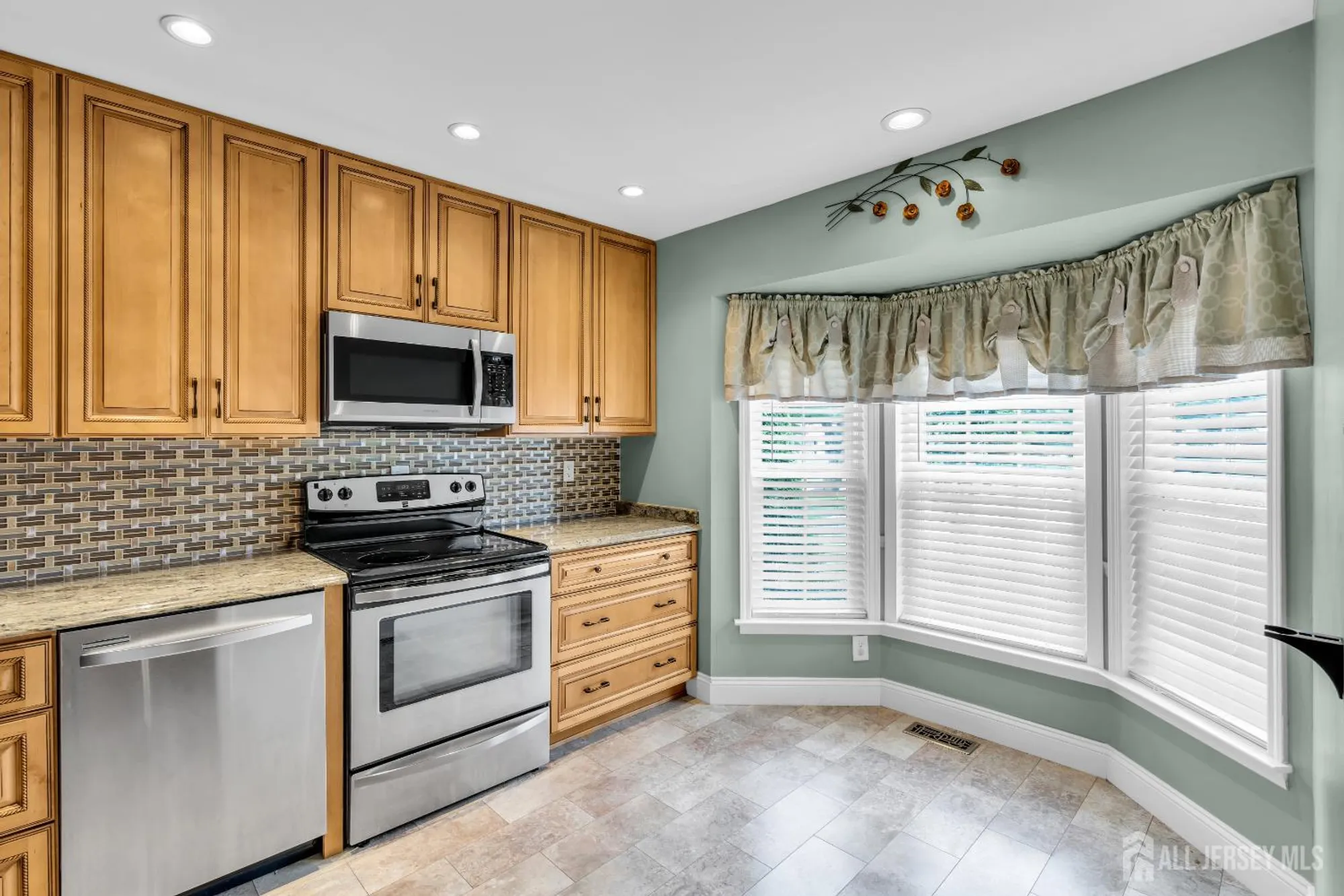 Property Slideshow image 9 of 23 | 27 benjamin franklin dr b, Monroe, NJ, 08831