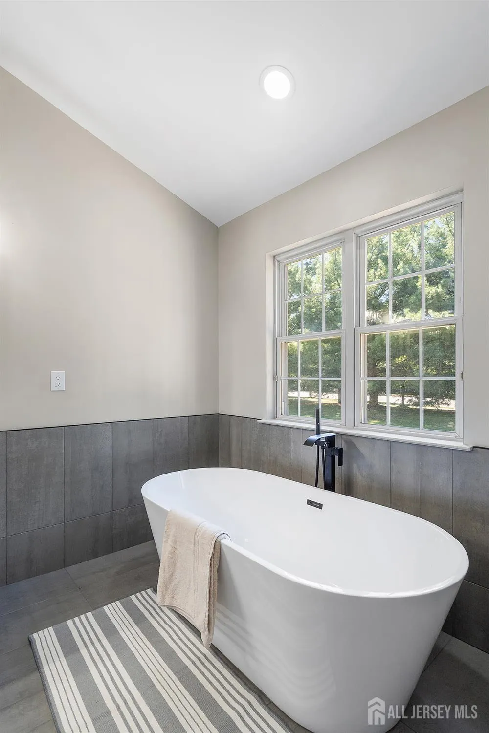 Property Slideshow image 23 of 37 | 36 congressional rd, Jackson, NJ, 08527