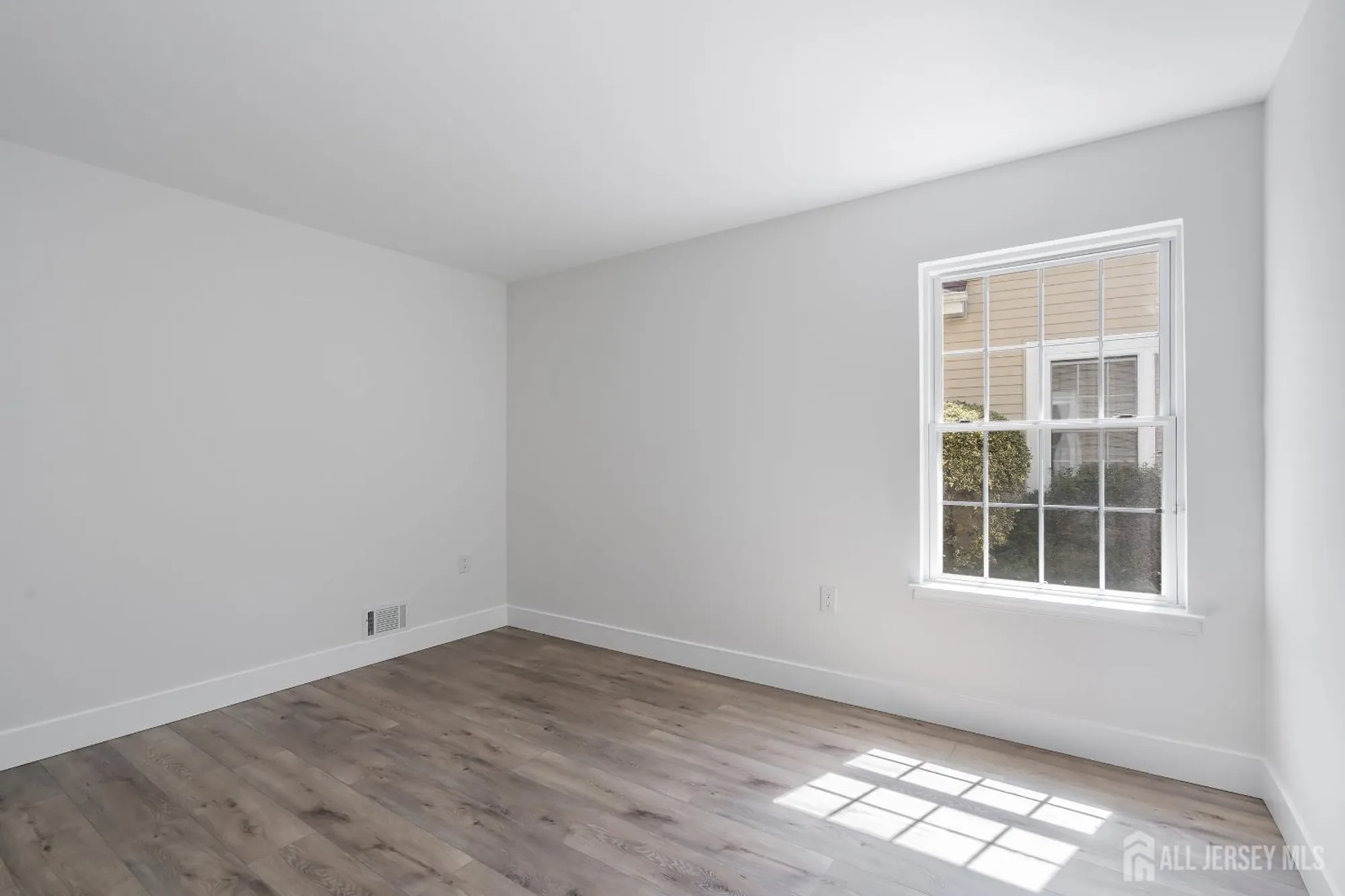 Property Slideshow image 29 of 37 | 36 congressional rd, Jackson, NJ, 08527