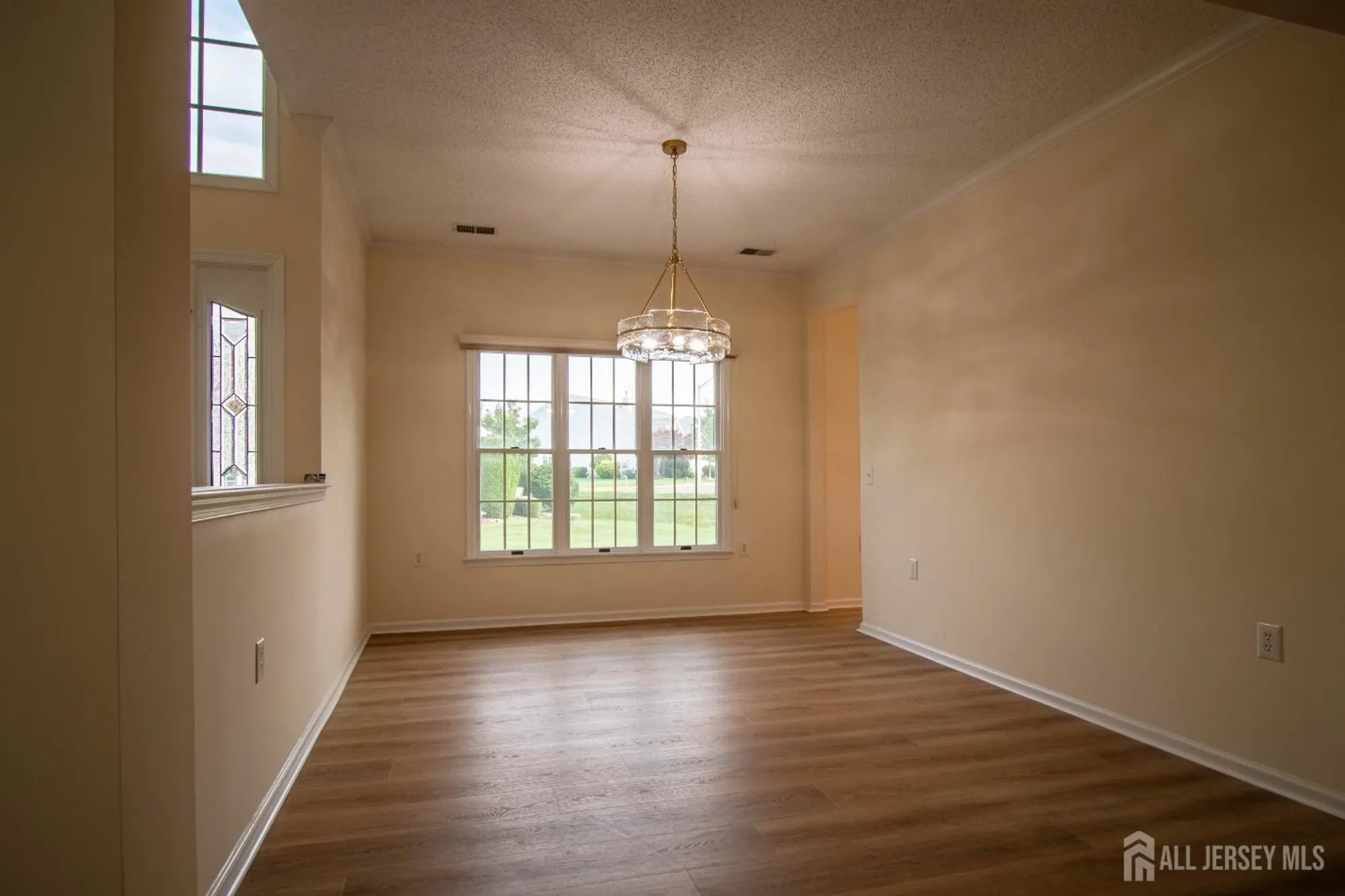 Property Slideshow image 12 of 31 | 42 brighton ct, Monroe, NJ, 08831