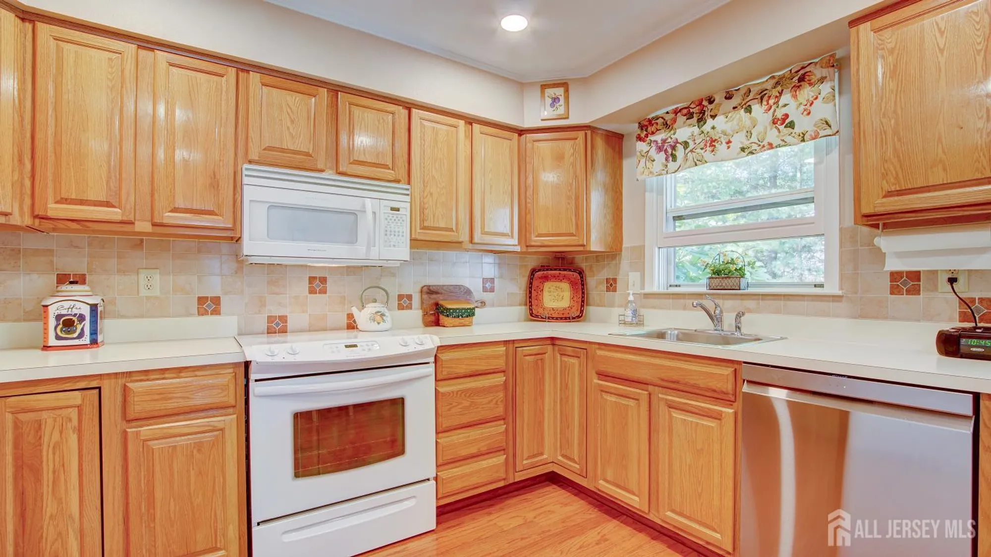 Property Slideshow image 16 of 53 | 678b yarborough way s, Monroe, NJ, 08831