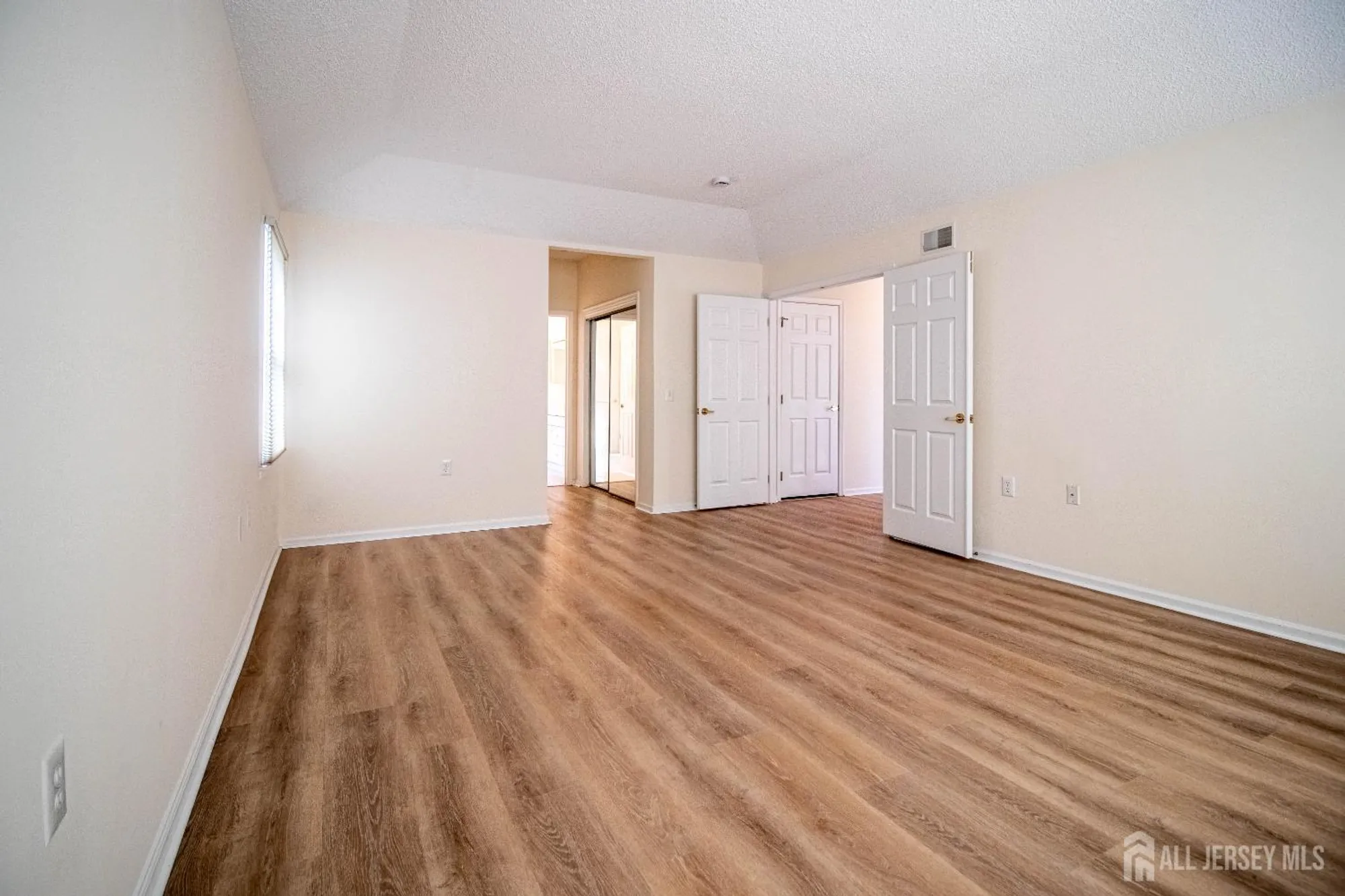 Property Slideshow image 14 of 31 | 42 brighton ct, Monroe, NJ, 08831