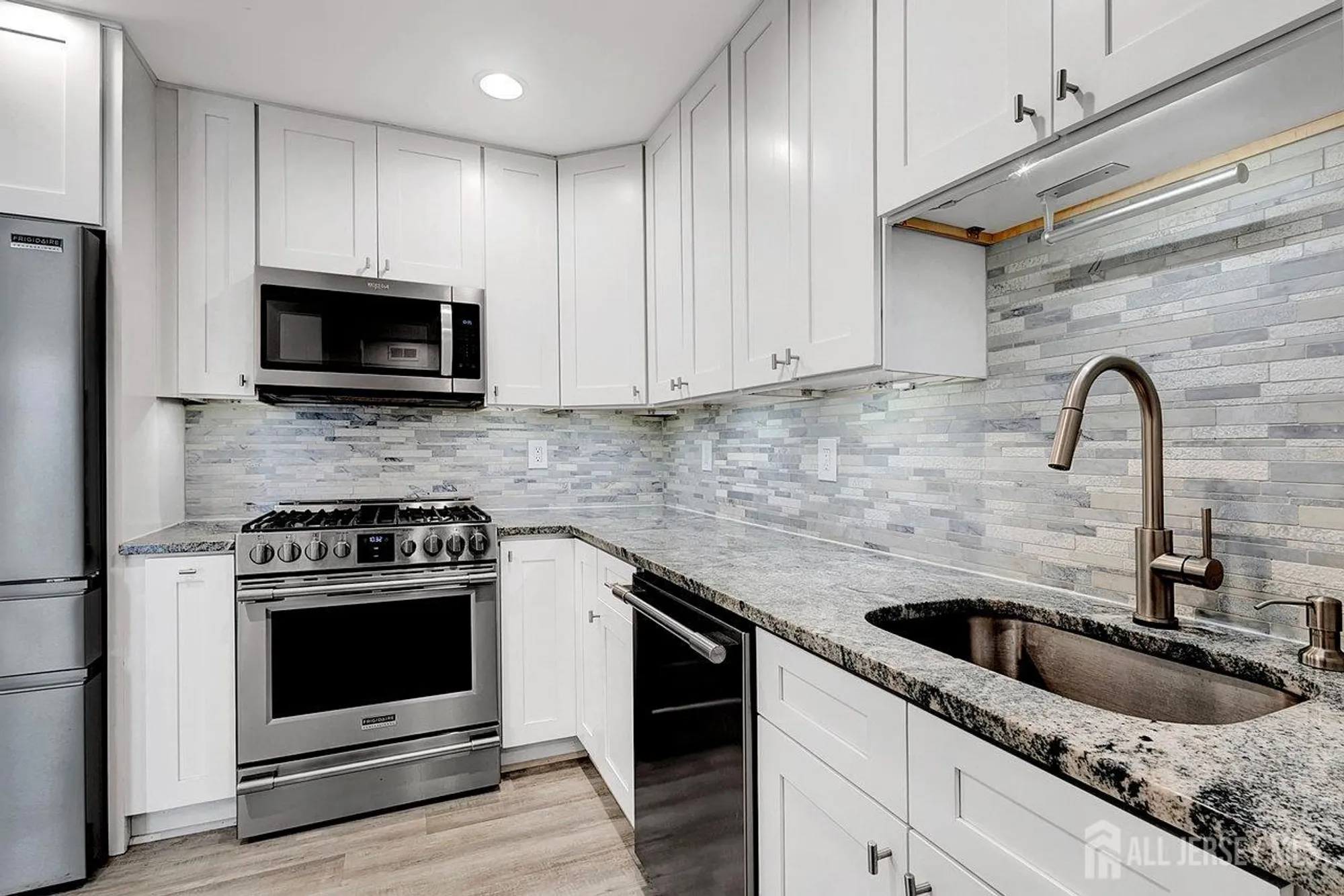 Property Slideshow image 10 of 17 | 14 california ct, Matawan, NJ, 07747