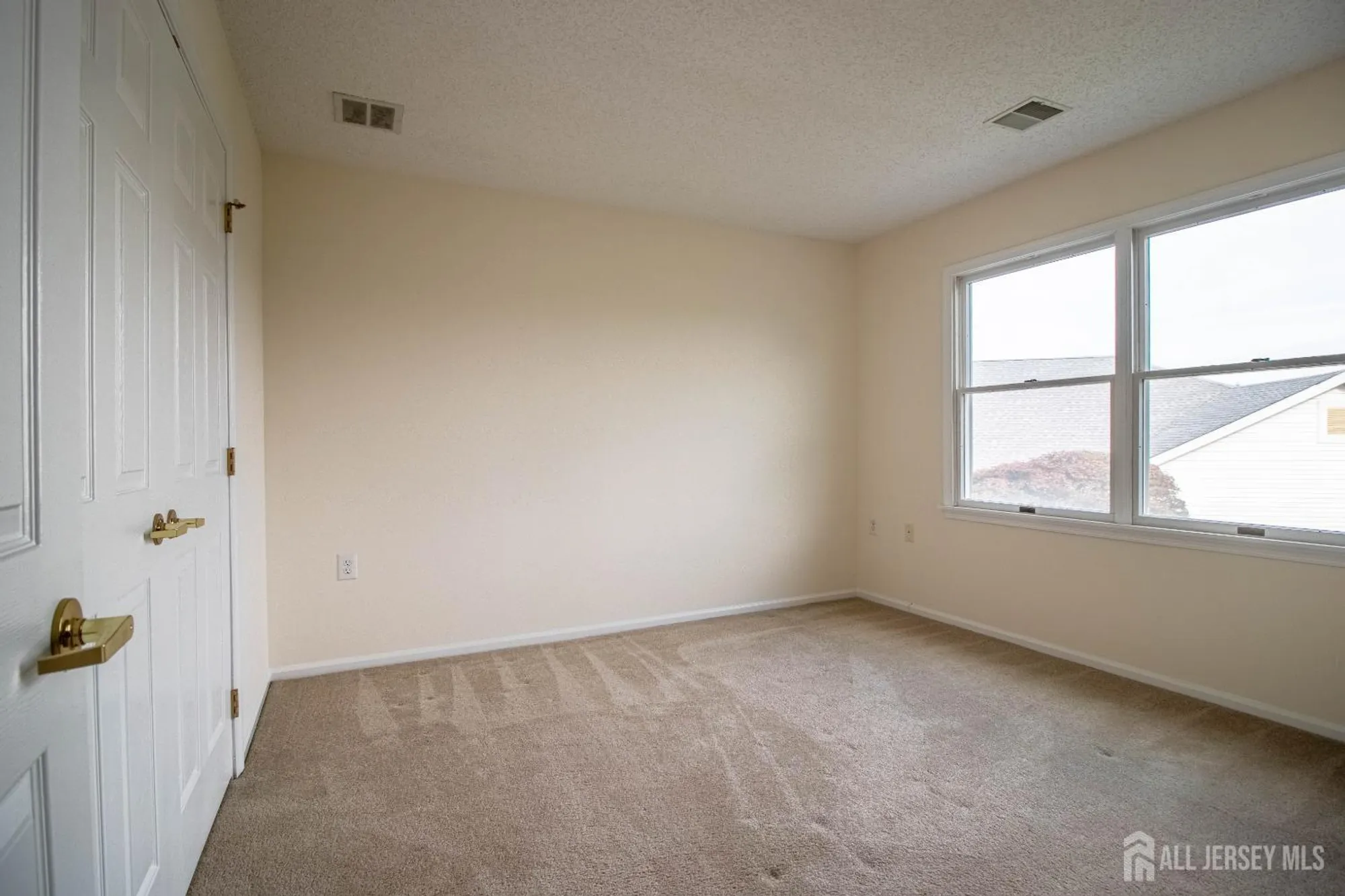 Property Slideshow image 20 of 31 | 42 brighton ct, Monroe, NJ, 08831