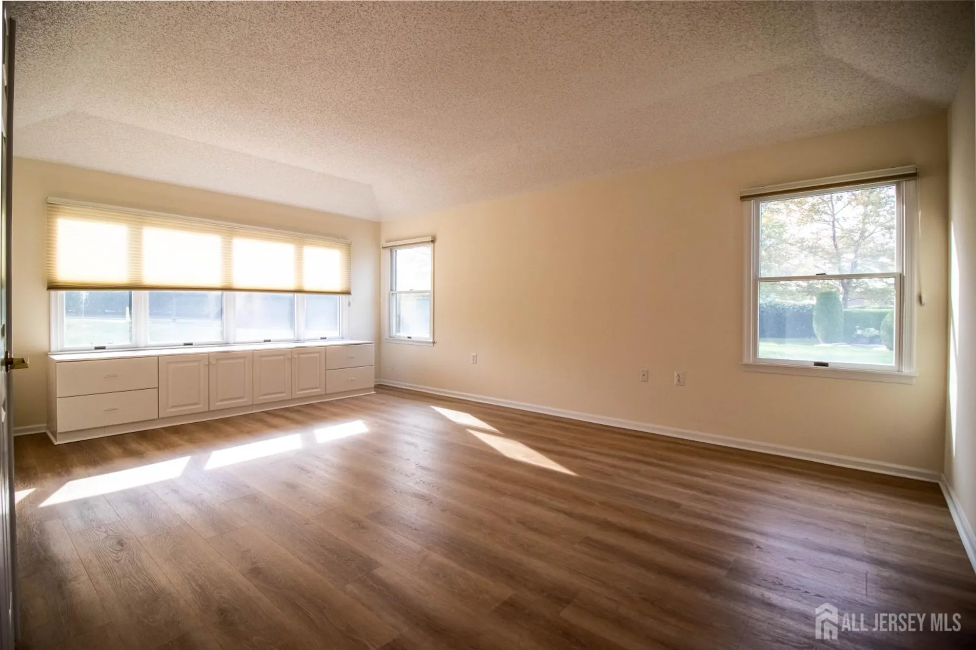 Property Slideshow image 13 of 31 | 42 brighton ct, Monroe, NJ, 08831