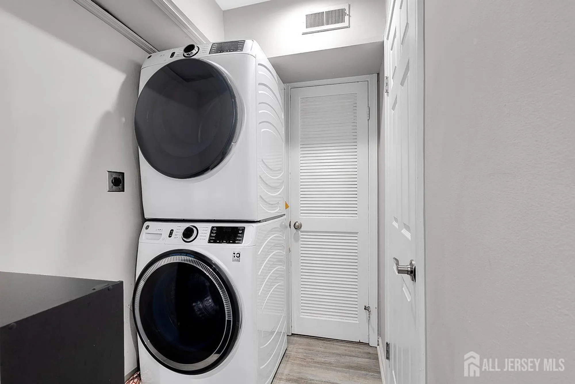 Property Slideshow image 6 of 17 | 14 california ct, Matawan, NJ, 07747