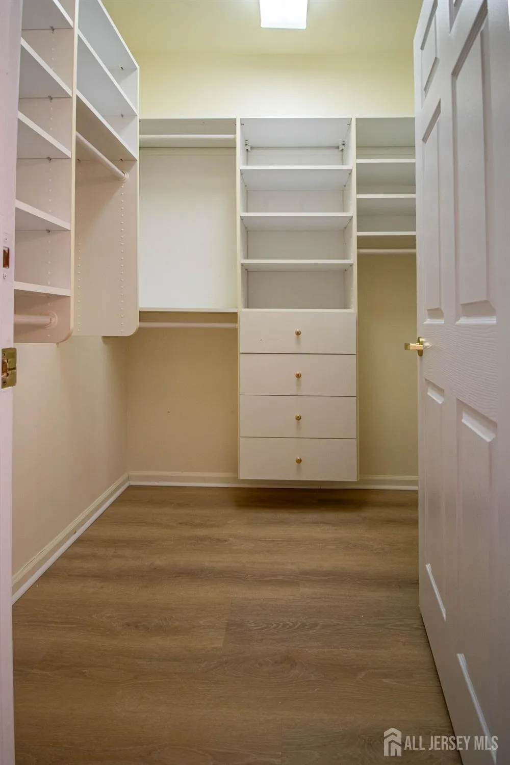 Property Slideshow image 26 of 31 | 42 brighton ct, Monroe, NJ, 08831