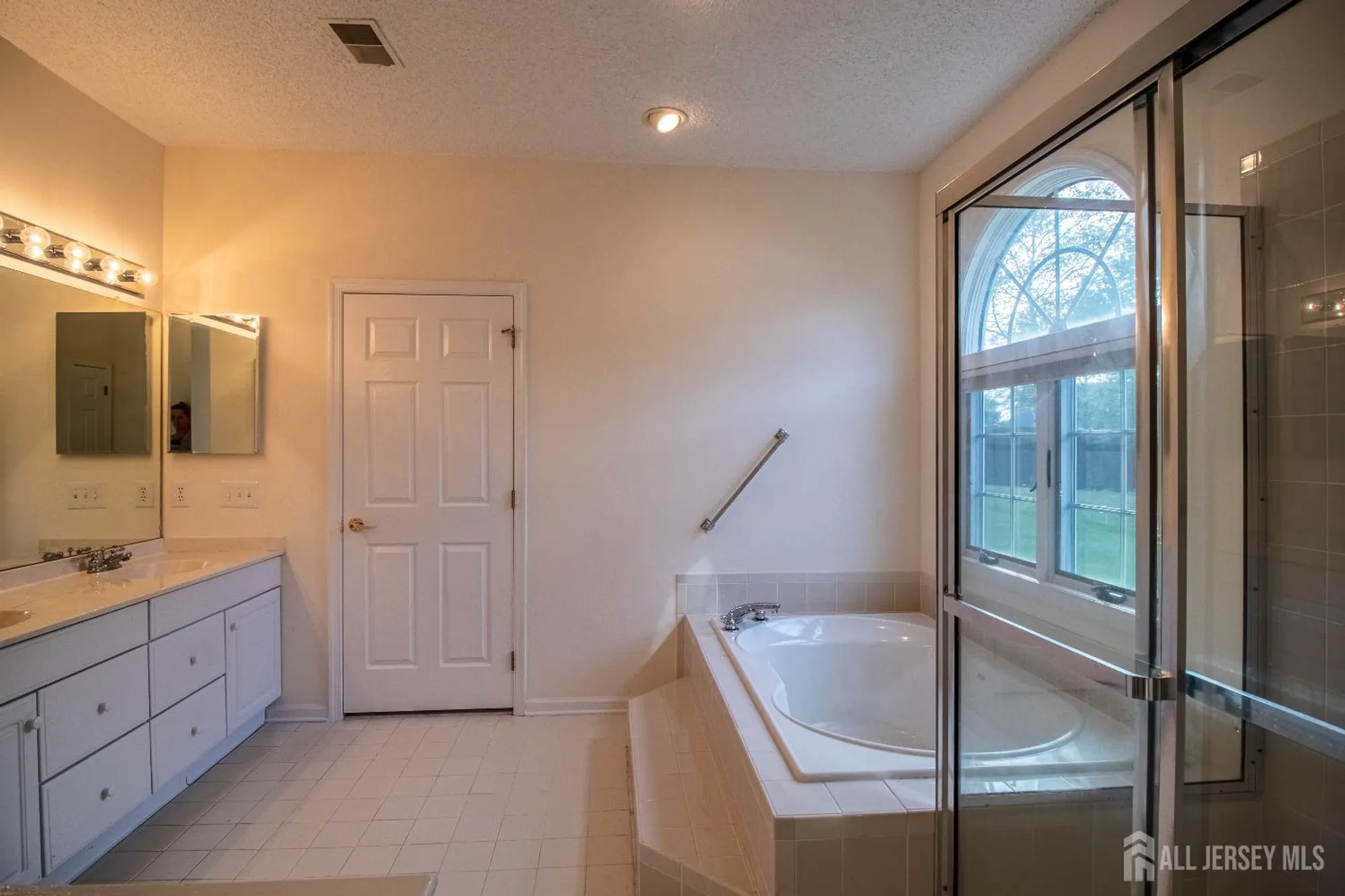 Property Slideshow image 16 of 31 | 42 brighton ct, Monroe, NJ, 08831