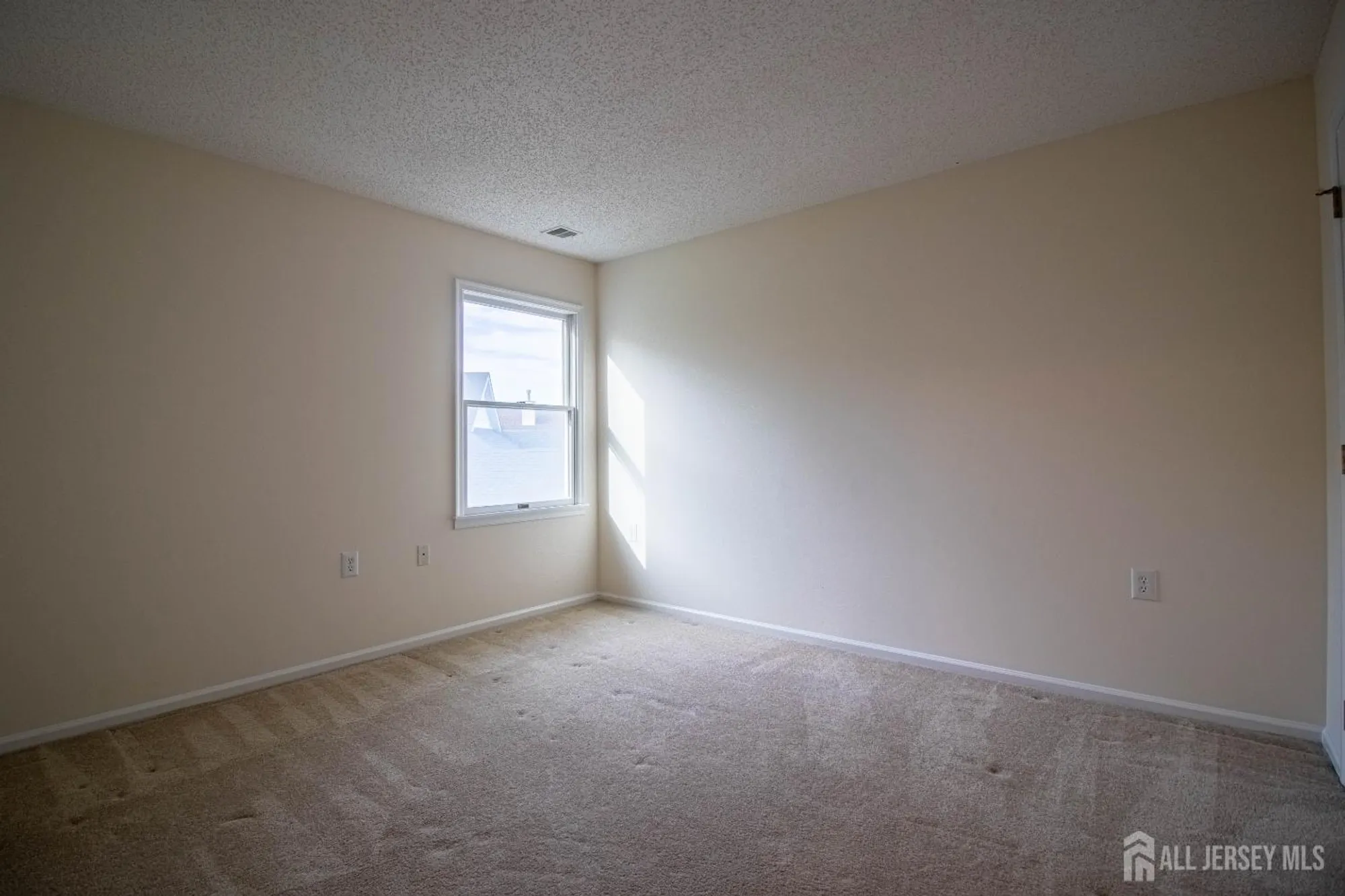 Property Slideshow image 22 of 31 | 42 brighton ct, Monroe, NJ, 08831