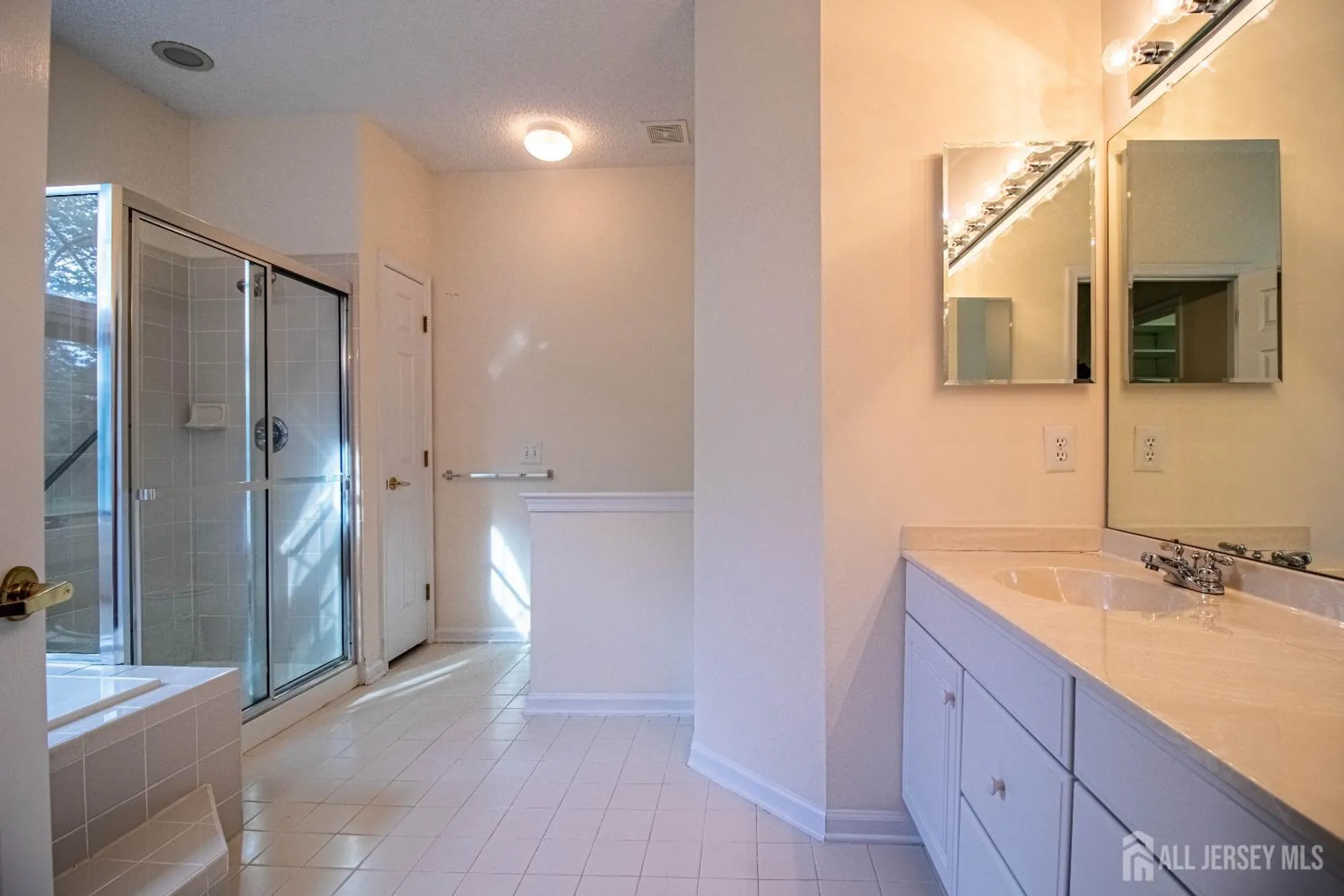 Property Slideshow image 15 of 31 | 42 brighton ct, Monroe, NJ, 08831